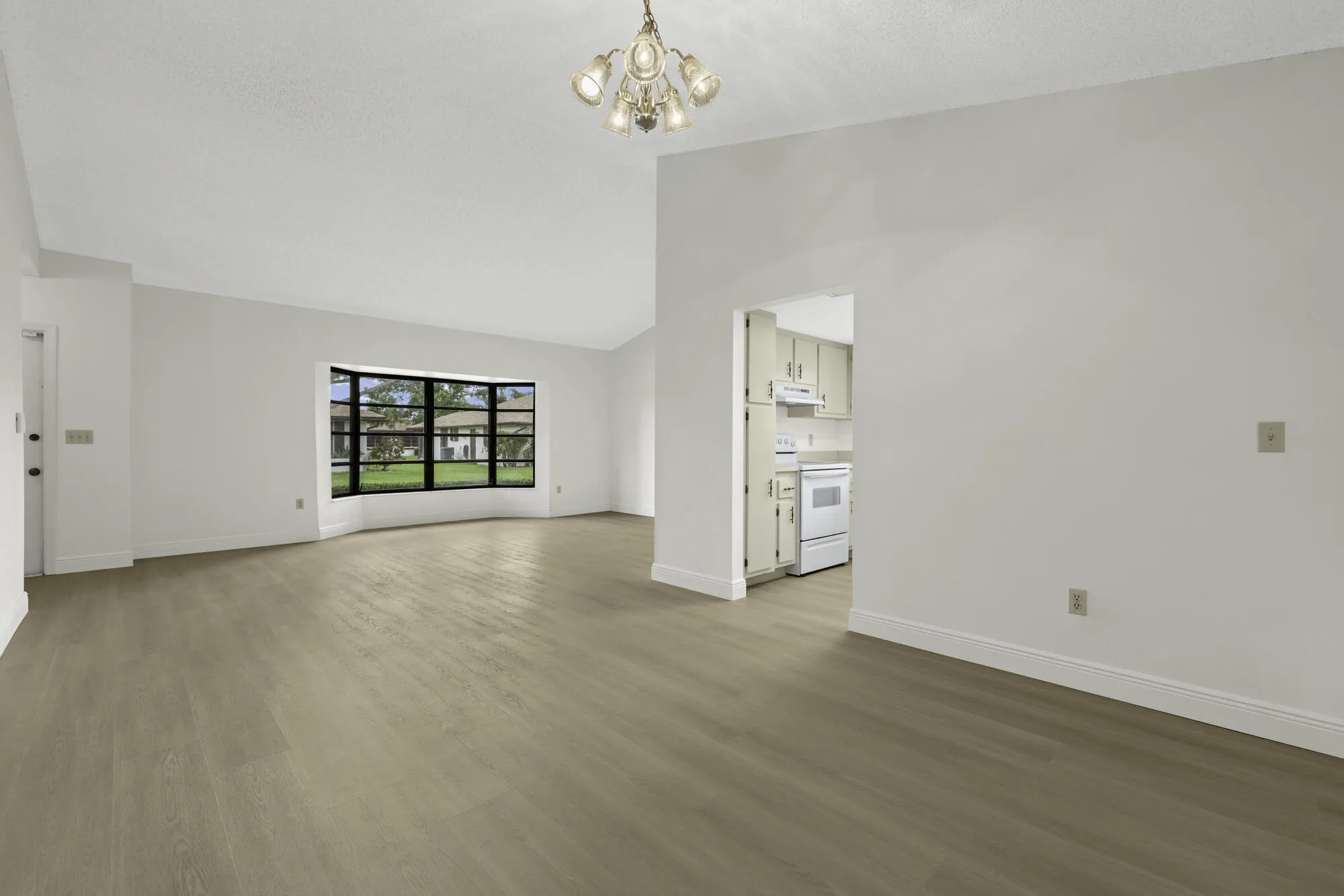 Property Slideshow image 14 of 39 | 6370 lakemont cir, Greenacres, FL, 33463