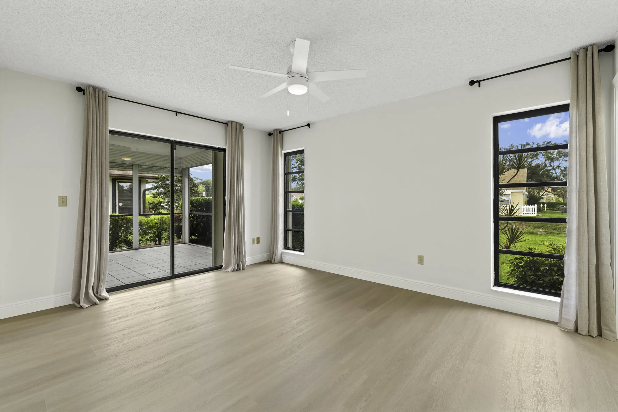 Property Slideshow image 18 of 39 | 6370 lakemont cir, Greenacres, FL, 33463