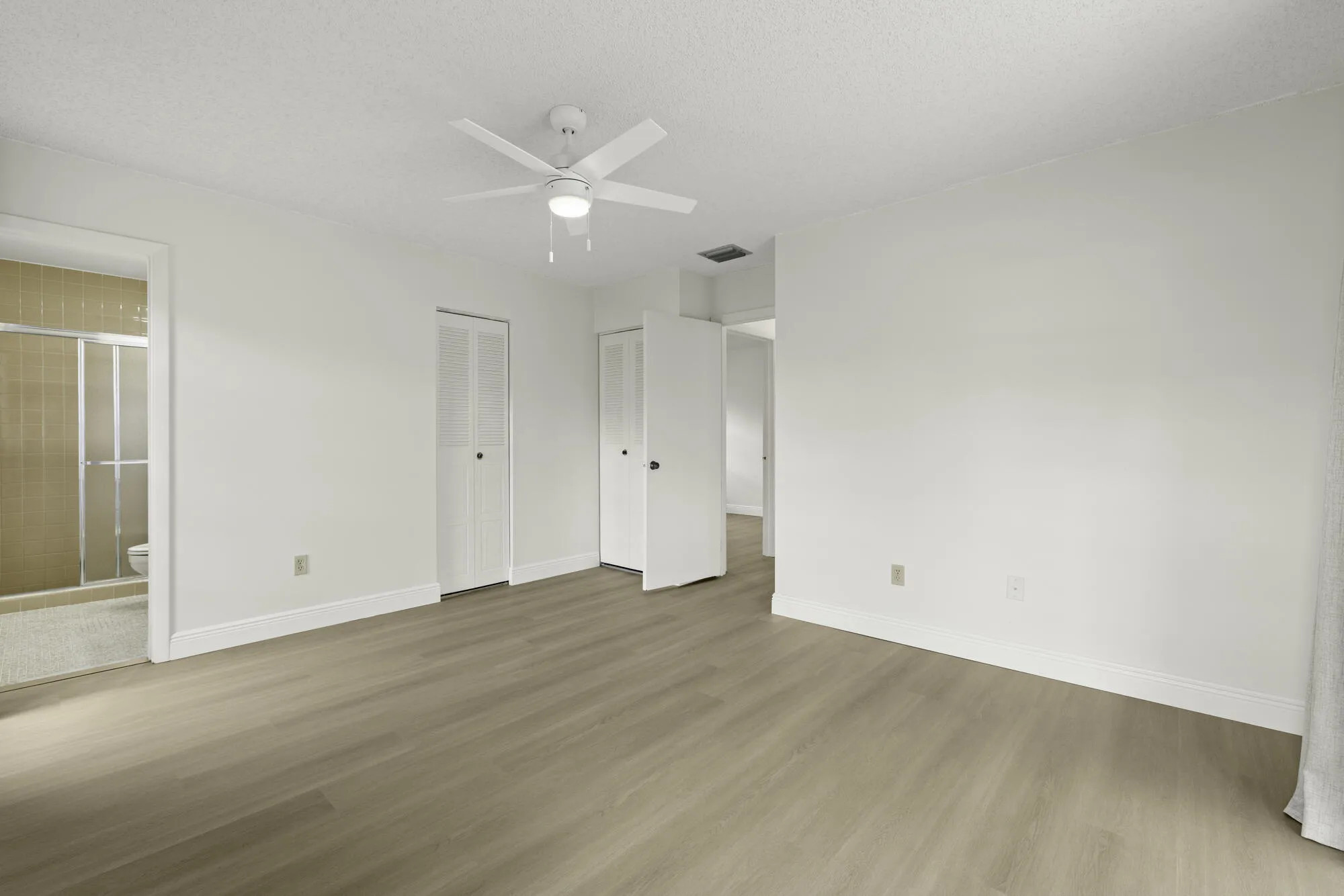 Property Slideshow image 19 of 39 | 6370 lakemont cir, Greenacres, FL, 33463