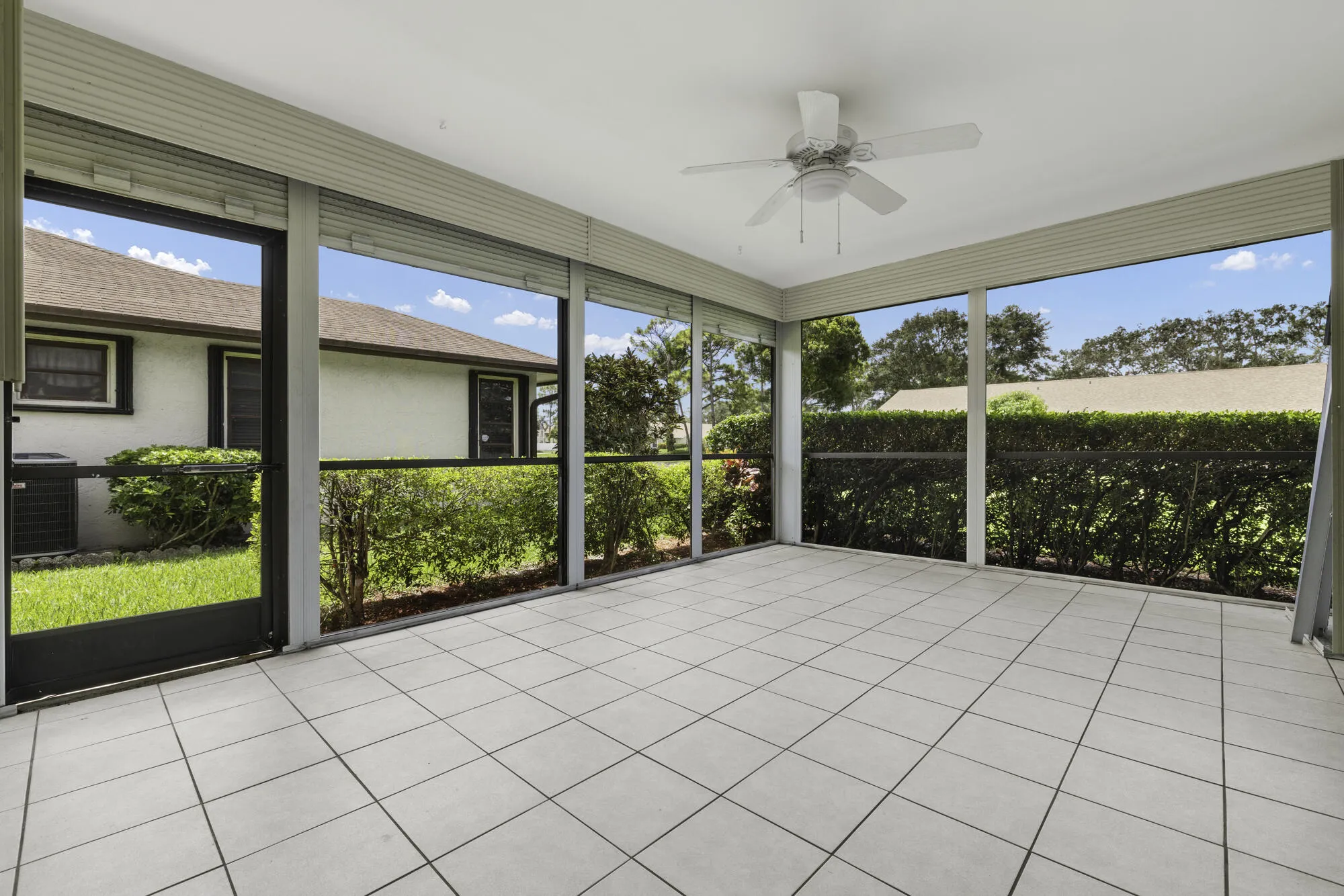 Property Slideshow image 22 of 39 | 6370 lakemont cir, Greenacres, FL, 33463