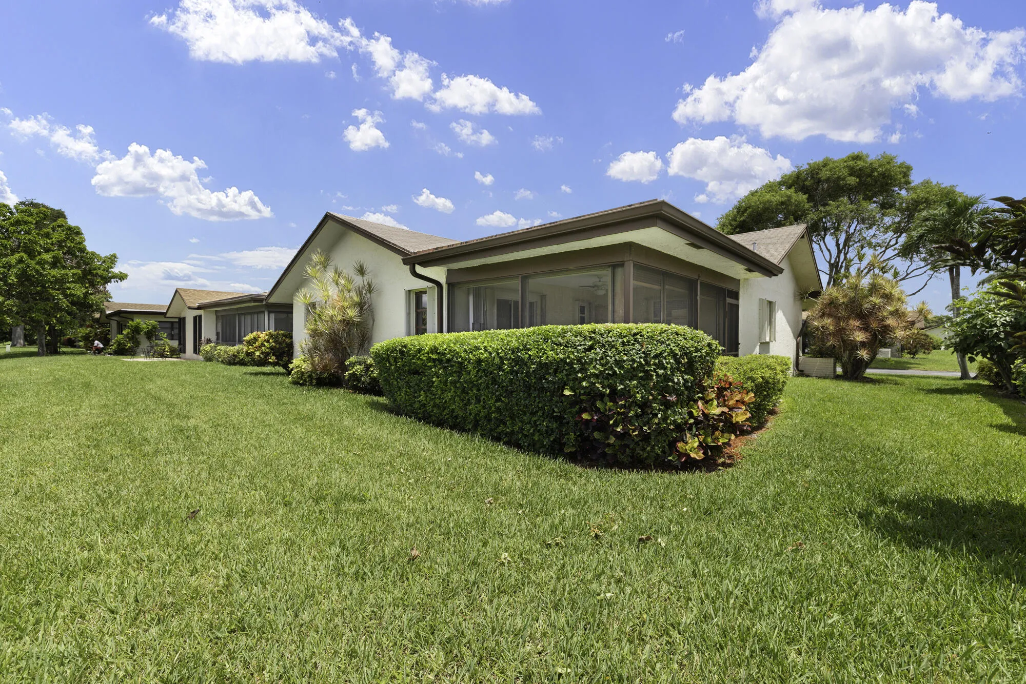Property Slideshow image 23 of 39 | 6370 lakemont cir, Greenacres, FL, 33463