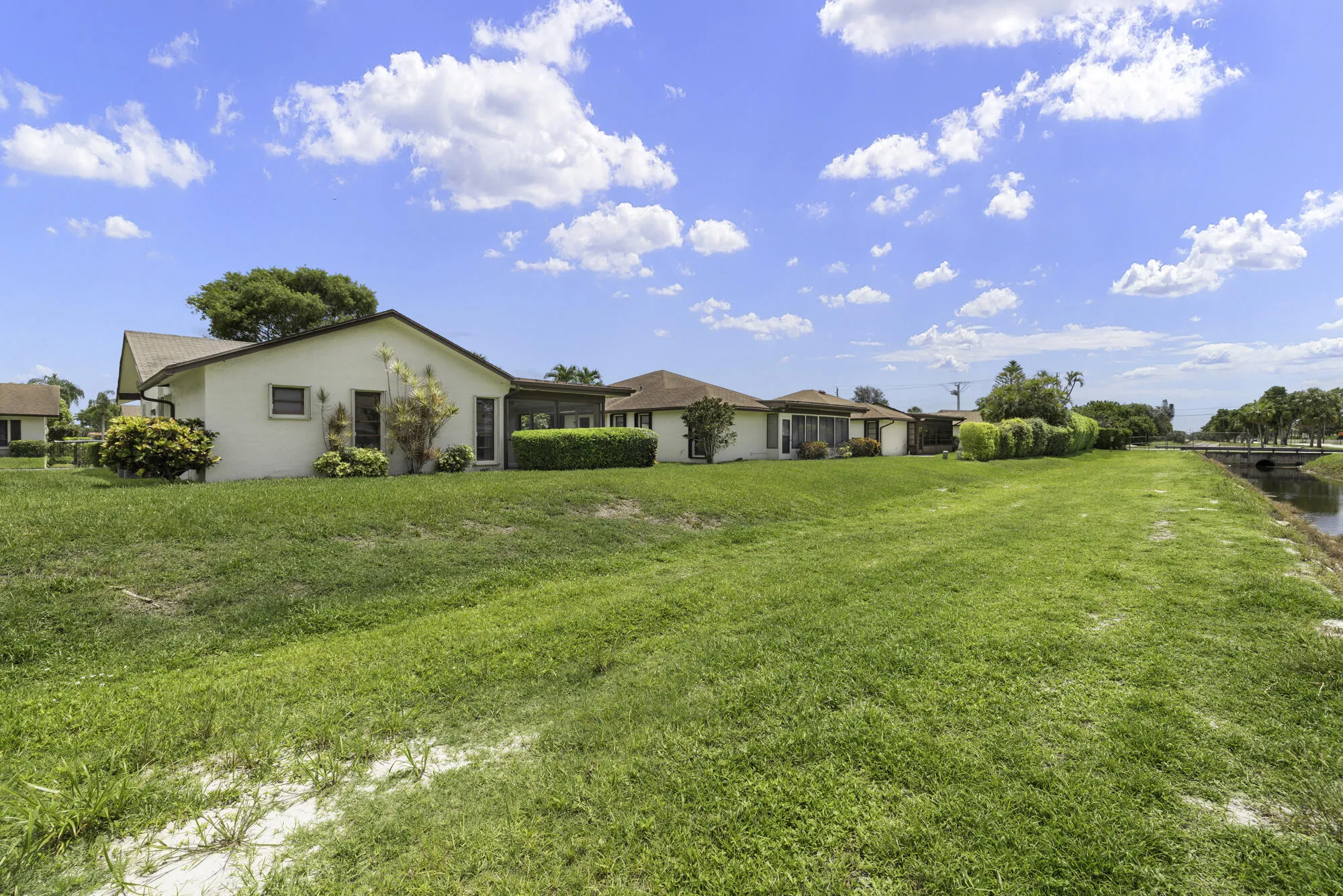 Property Slideshow image 24 of 39 | 6370 lakemont cir, Greenacres, FL, 33463