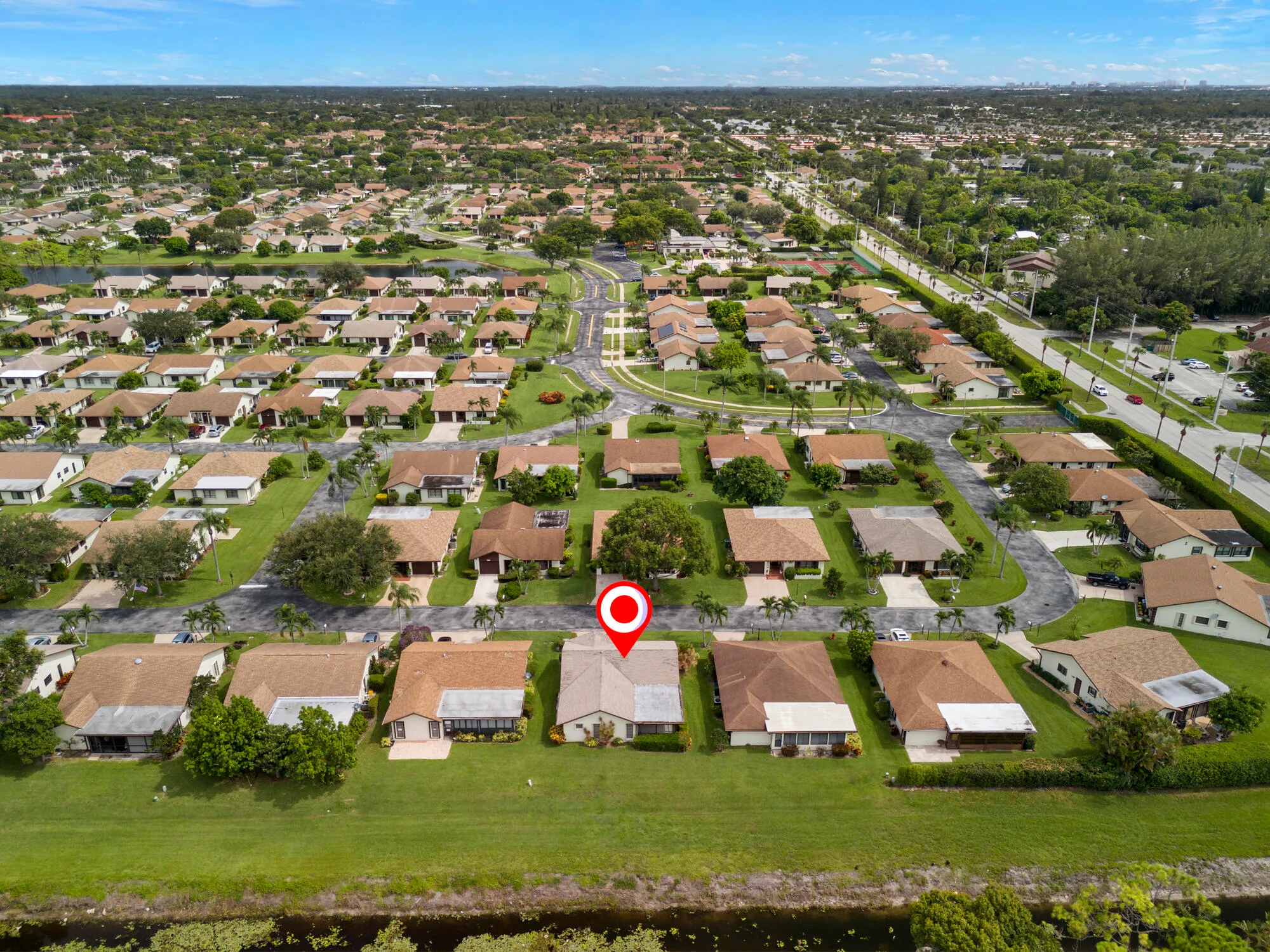 Property Slideshow image 28 of 39 | 6370 lakemont cir, Greenacres, FL, 33463