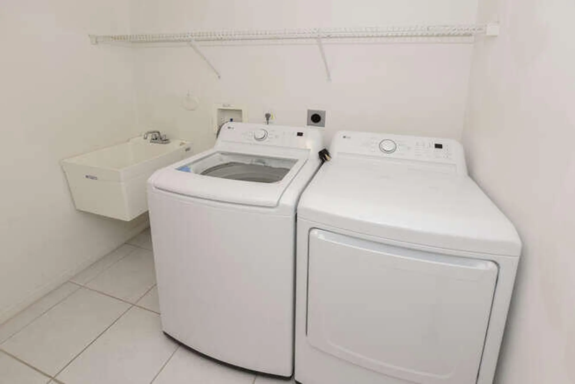 Property Slideshow image 8 of 33 | 5749 gemstone ct 105, Boynton Beach, FL, 33437