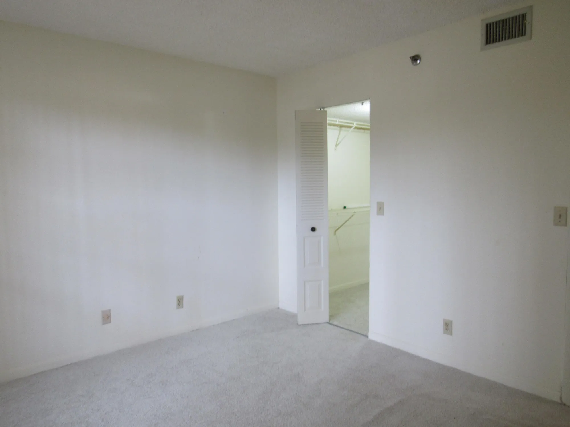 Property Slideshow image 6 of 27 | 4640 lucerne lakes blvd 206, Lake Worth, FL, 33467