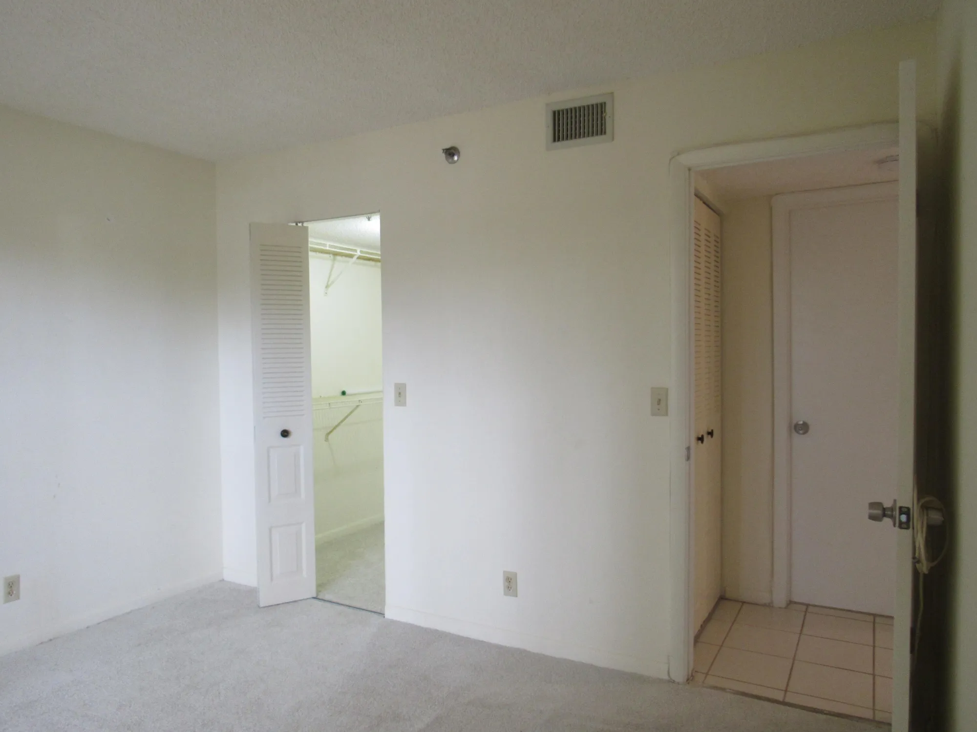 Property Slideshow image 8 of 27 | 4640 lucerne lakes blvd 206, Lake Worth, FL, 33467