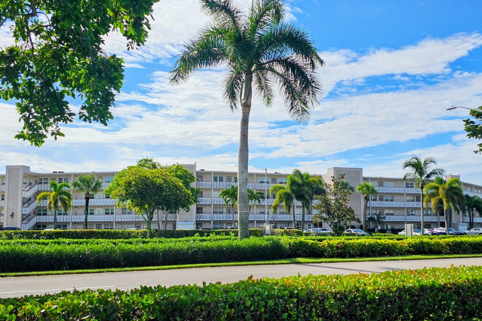 Property Slideshow image 2 of 23 | 265 wellington j, West Palm Beach, FL, 33417