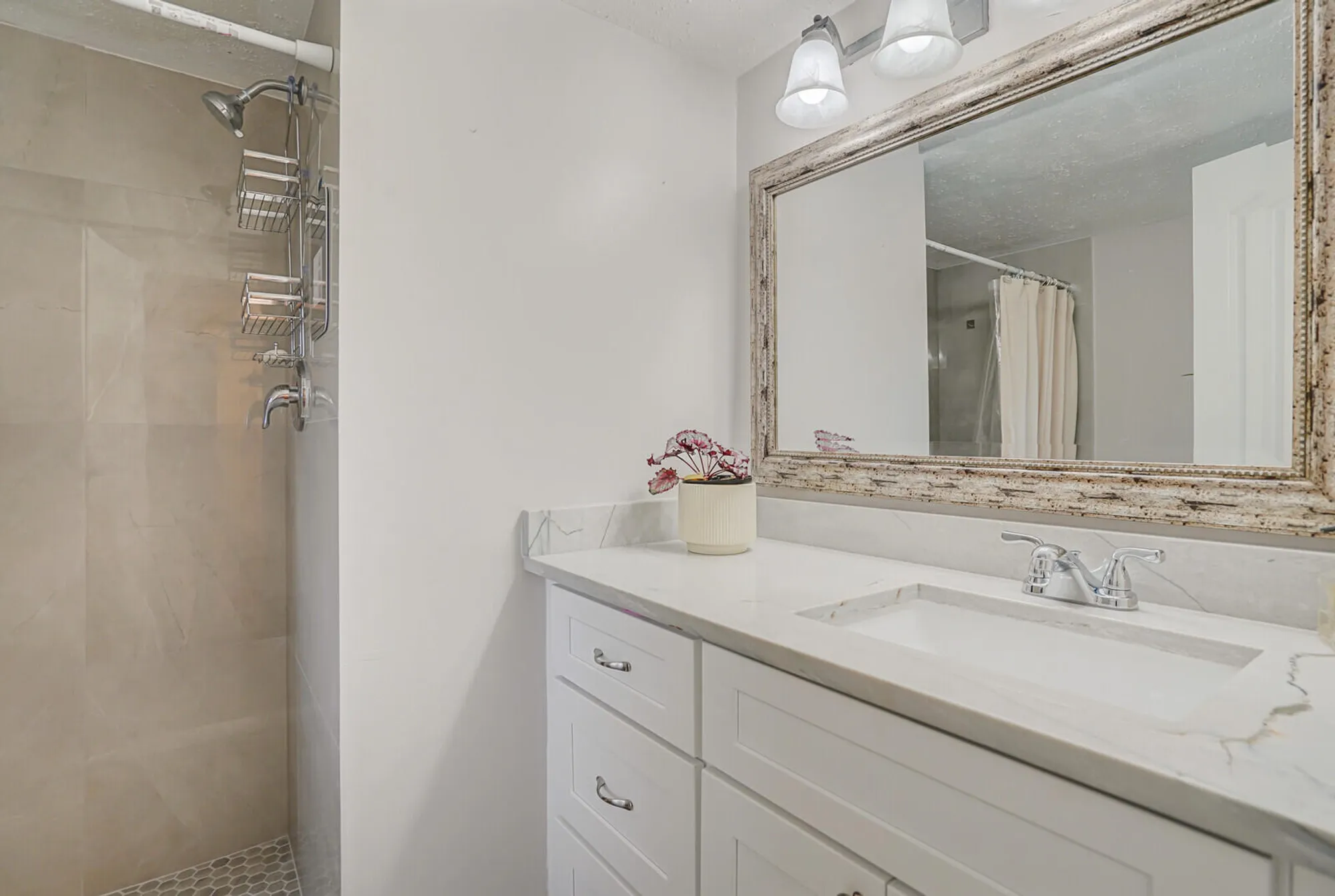 Property Slideshow image 3 of 15 | 3524 via poinciana apt 102, Lake Worth, FL, 33467