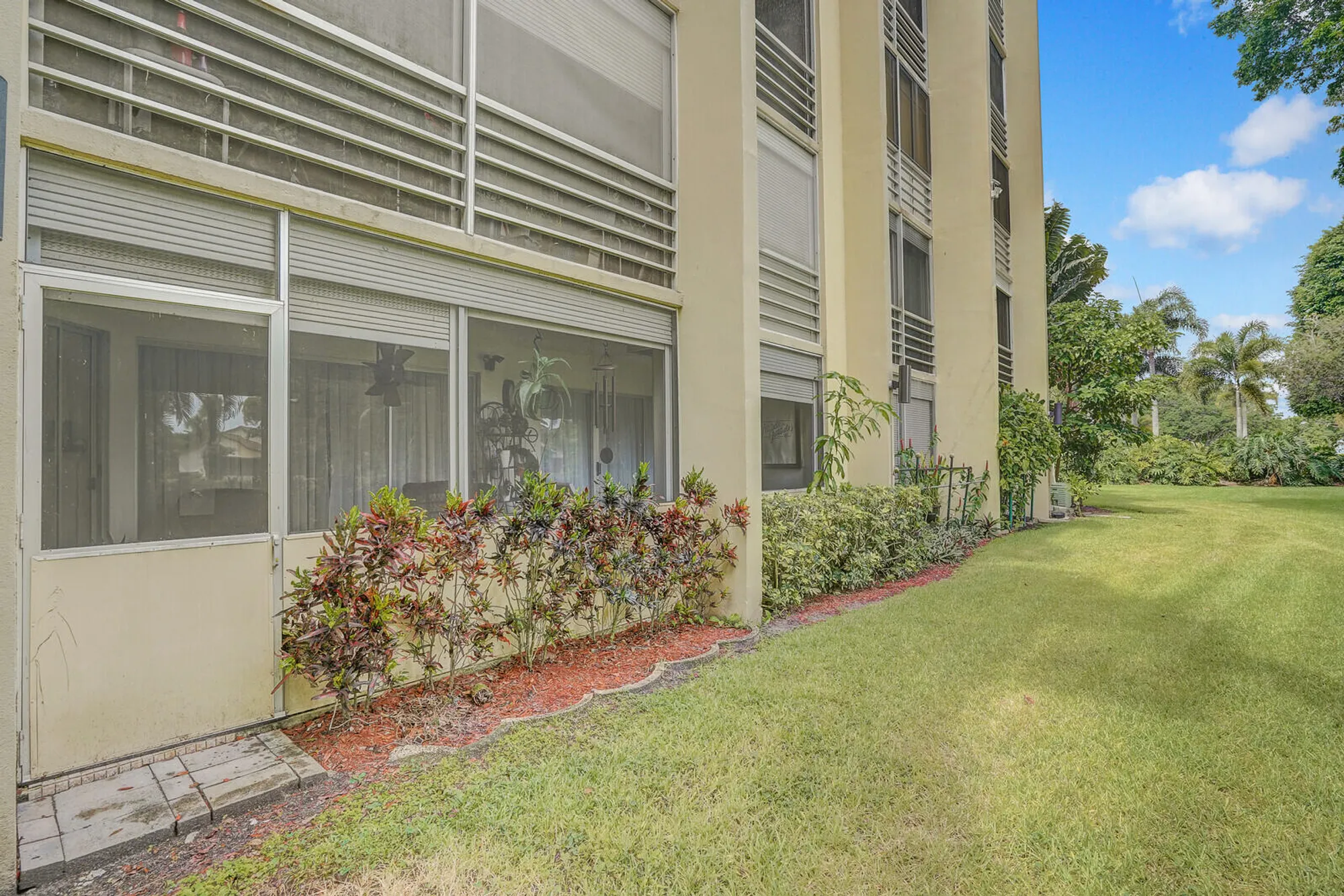 Property Slideshow image 13 of 15 | 3524 via poinciana apt 102, Lake Worth, FL, 33467