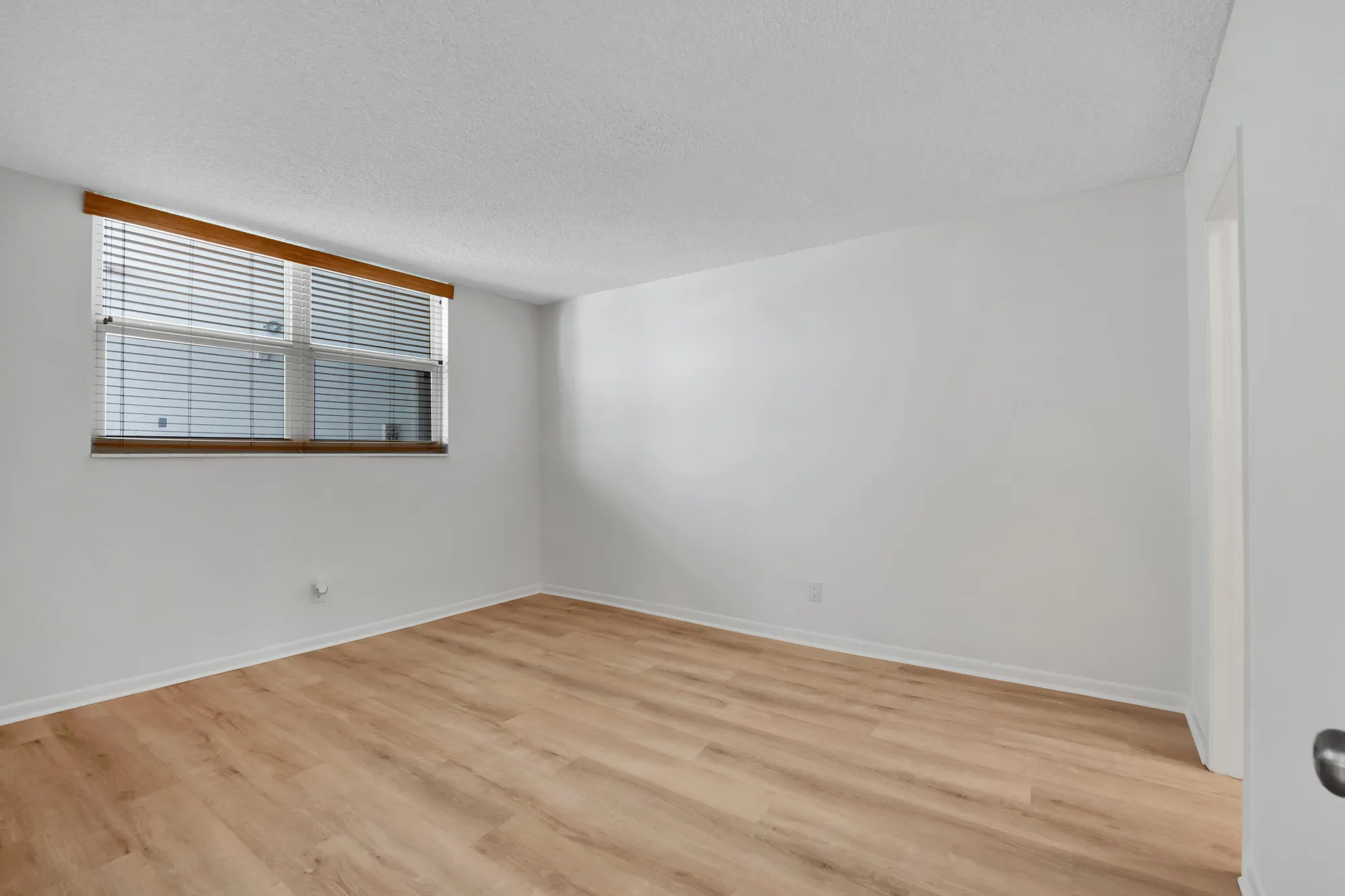Property Slideshow image 9 of 24 | 2731 ne 14th street cswy apt 314, Pompano Beach, FL, 33062