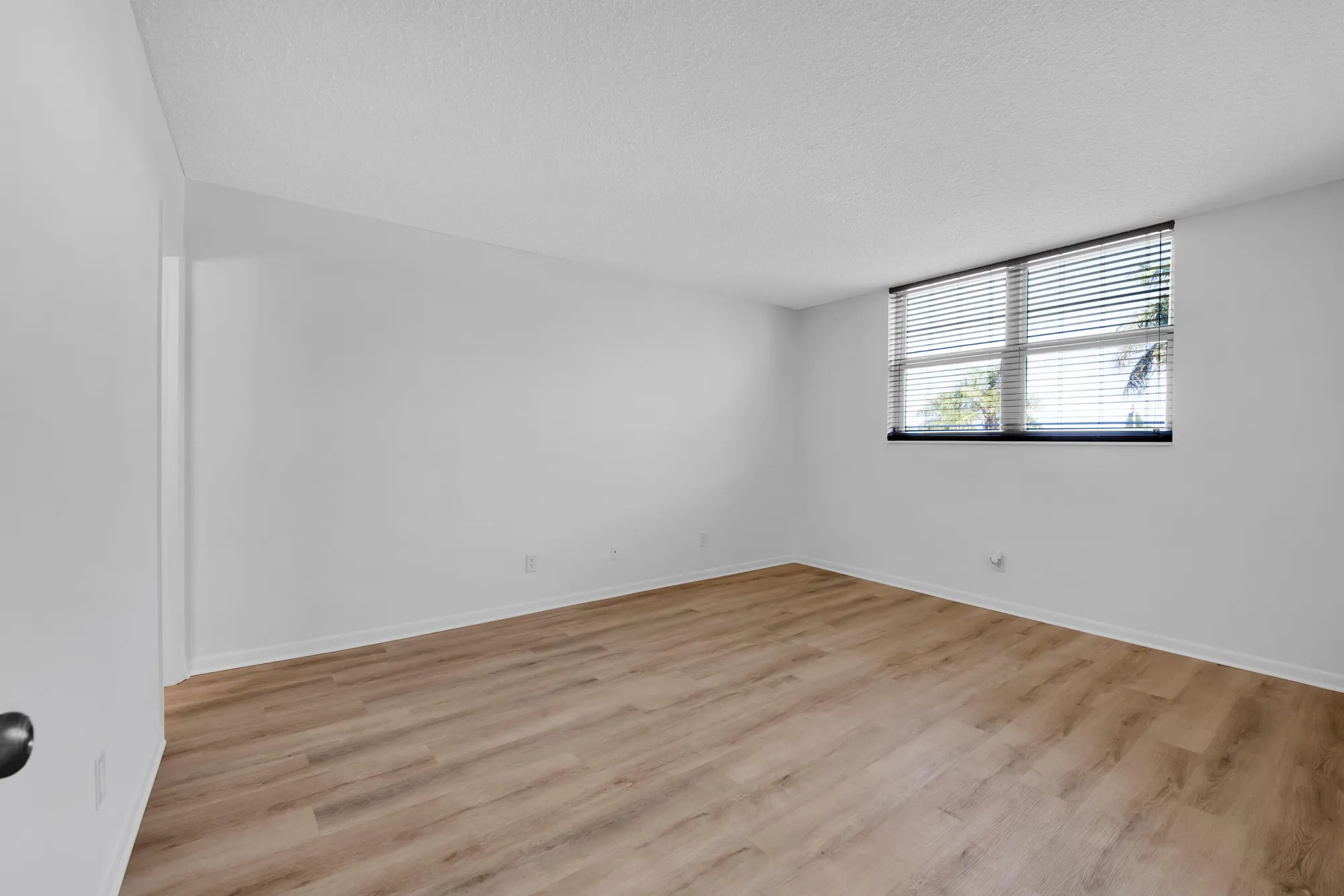 Property Slideshow image 13 of 24 | 2731 ne 14th street cswy apt 314, Pompano Beach, FL, 33062