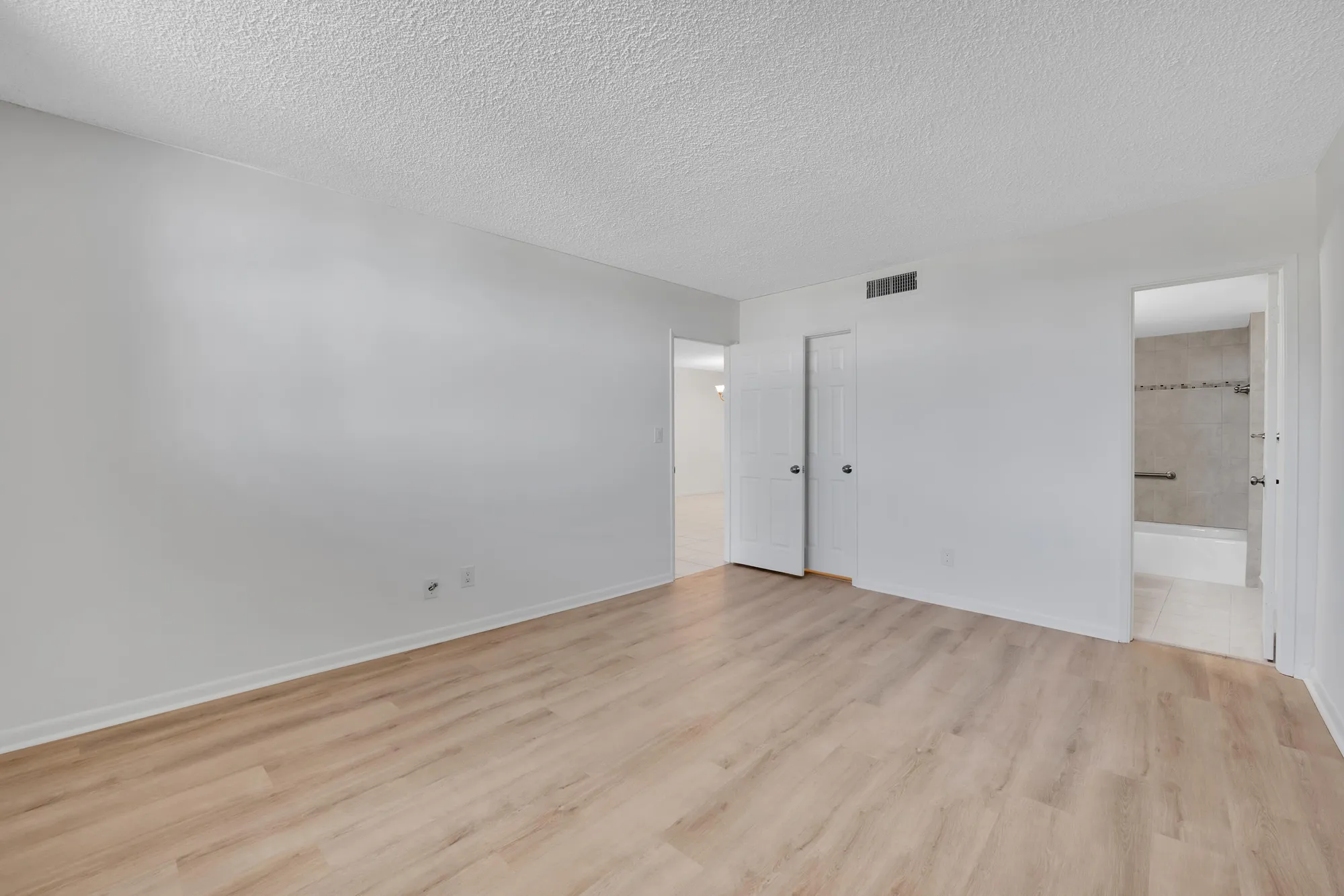 Property Slideshow image 15 of 24 | 2731 ne 14th street cswy apt 314, Pompano Beach, FL, 33062