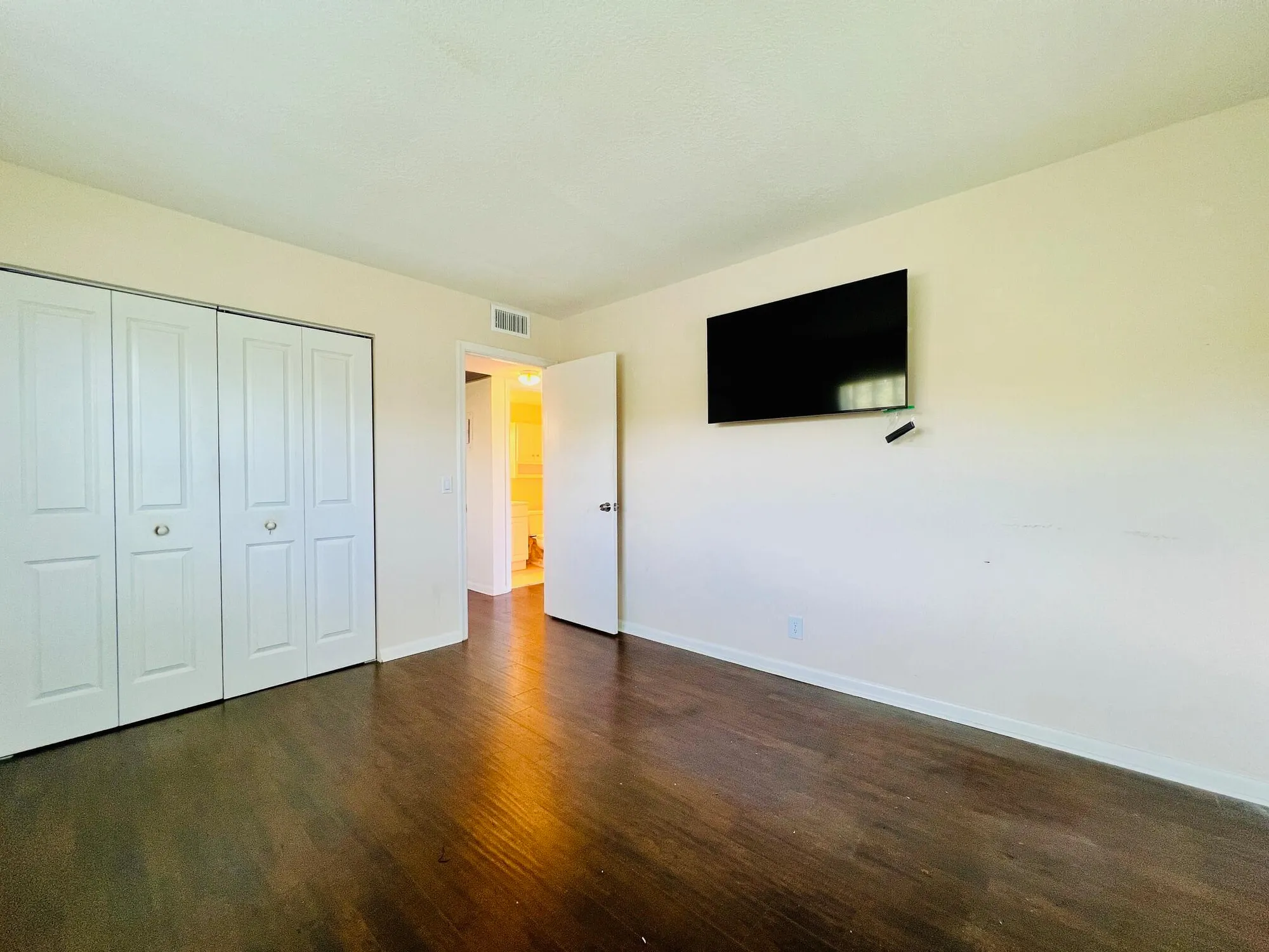 Property Slideshow image 8 of 18 | 200 northampton j, West Palm Beach, FL, 33417