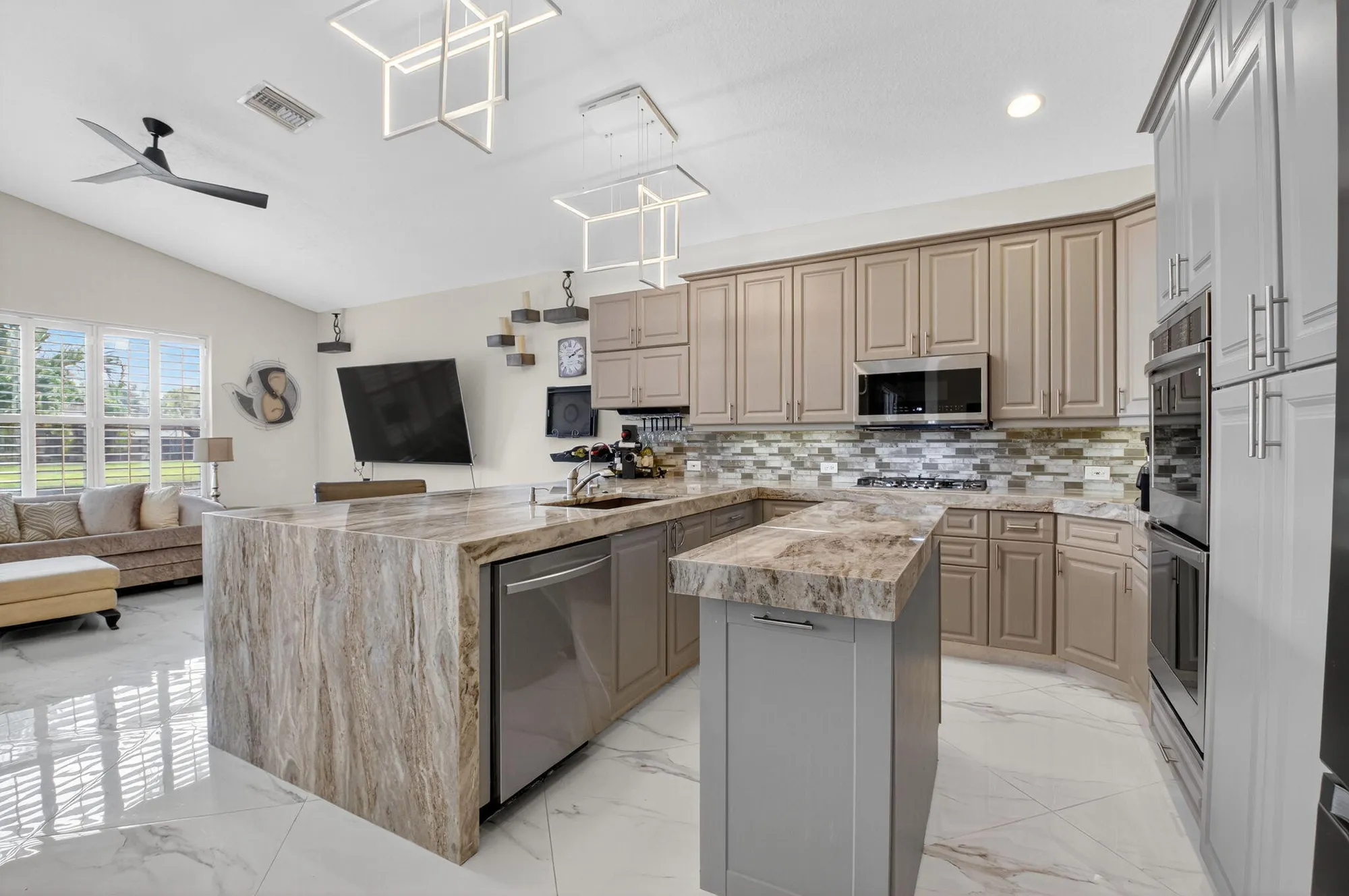 Property Slideshow image 24 of 99 | 13486 barcelona lake cir, Delray Beach, FL, 33446