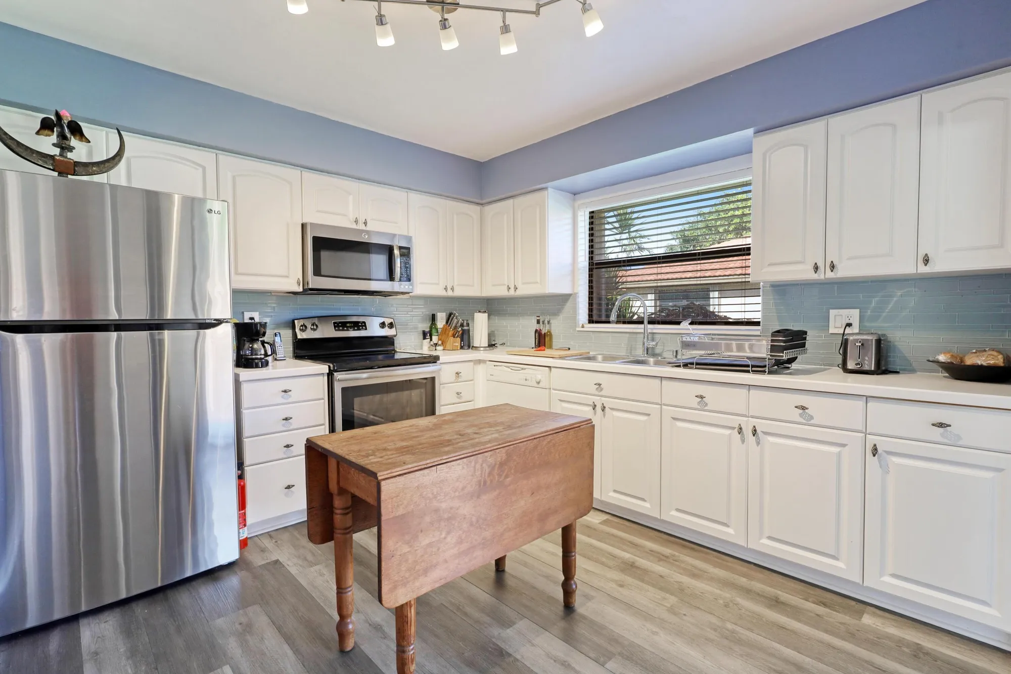 Property Slideshow image 12 of 25 | 9975 cherry tree ter b, Boynton Beach, FL, 33436