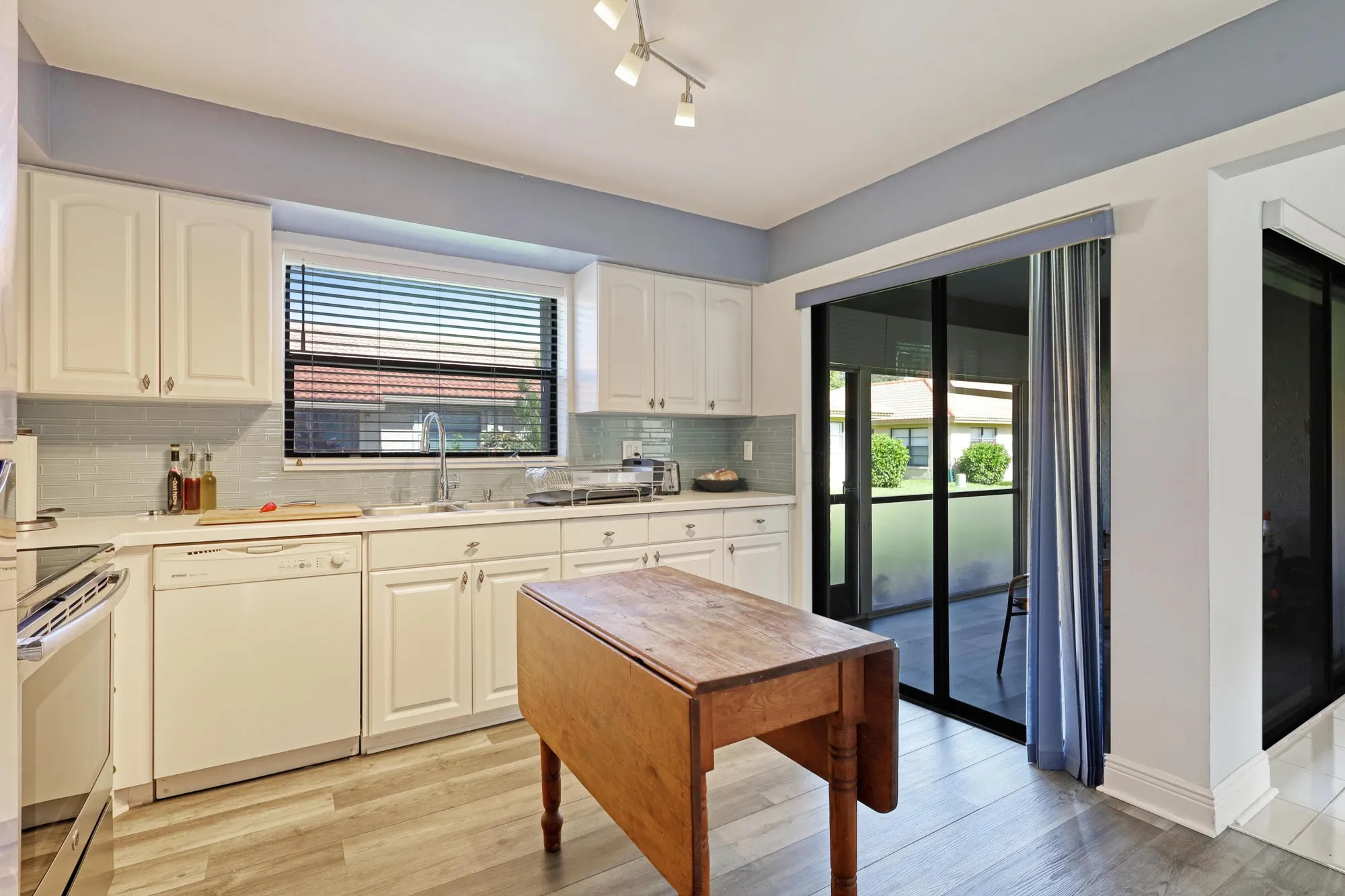 Property Slideshow image 13 of 25 | 9975 cherry tree ter b, Boynton Beach, FL, 33436