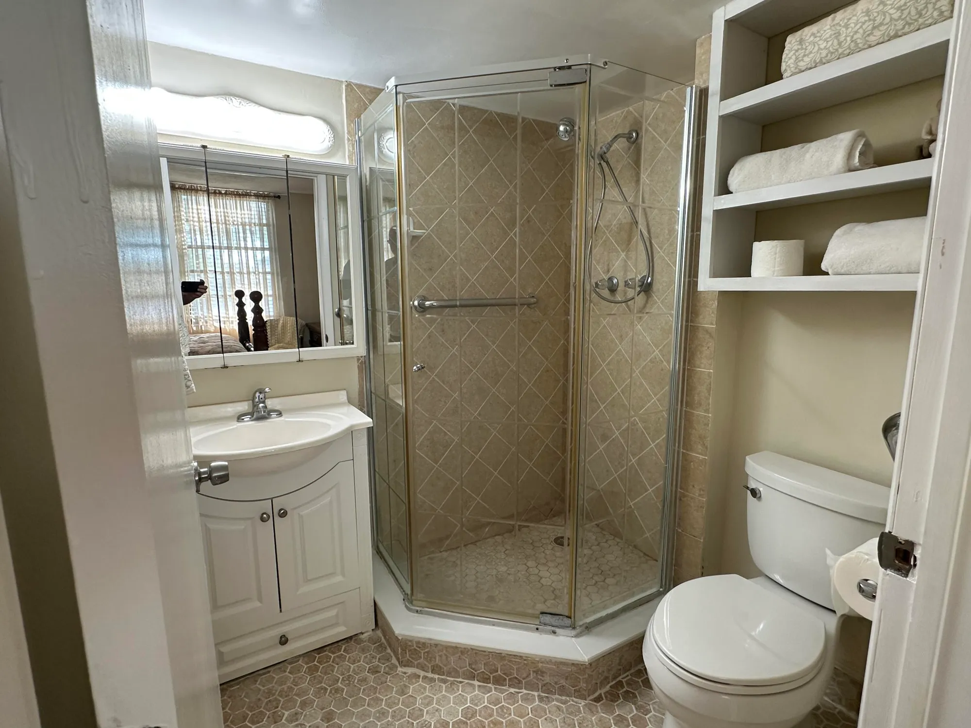 Property Slideshow image 23 of 45 | 1101 colony point cir 108, Pembroke Pines, FL, 33026