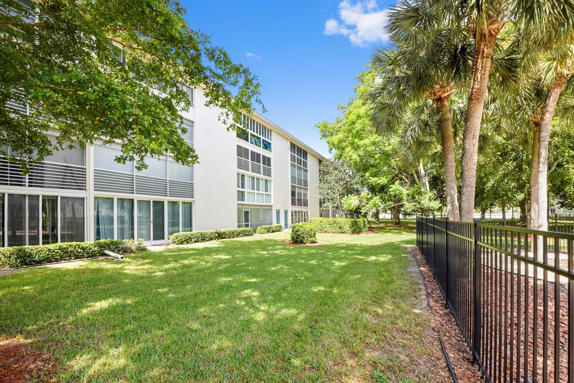 Property Slideshow image 22 of 110 | 2004 granada dr apt h3, Coconut Creek, FL, 33066