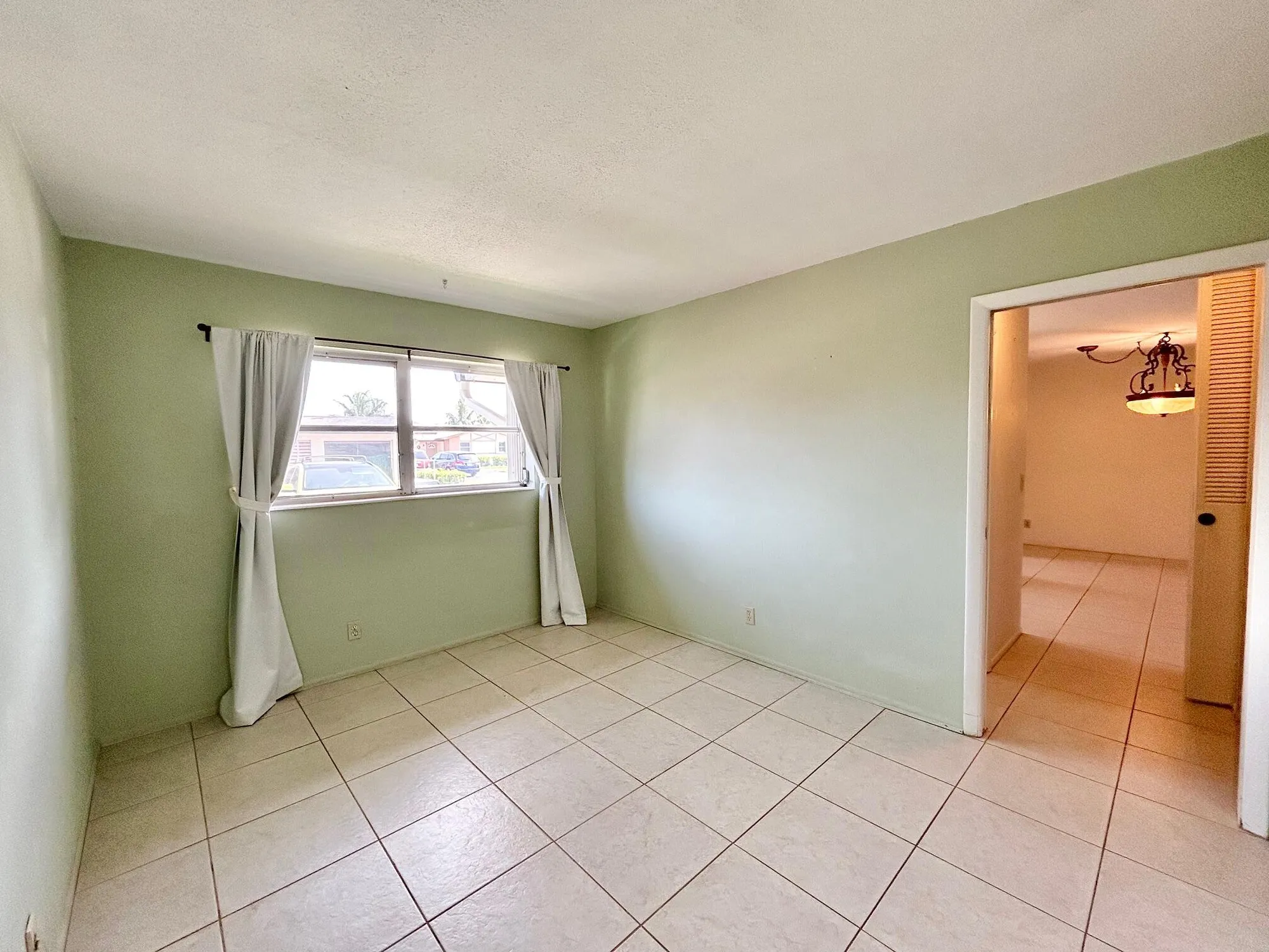 Property Slideshow image 14 of 43 | 2802 crosley dr d, West Palm Beach, FL, 33415