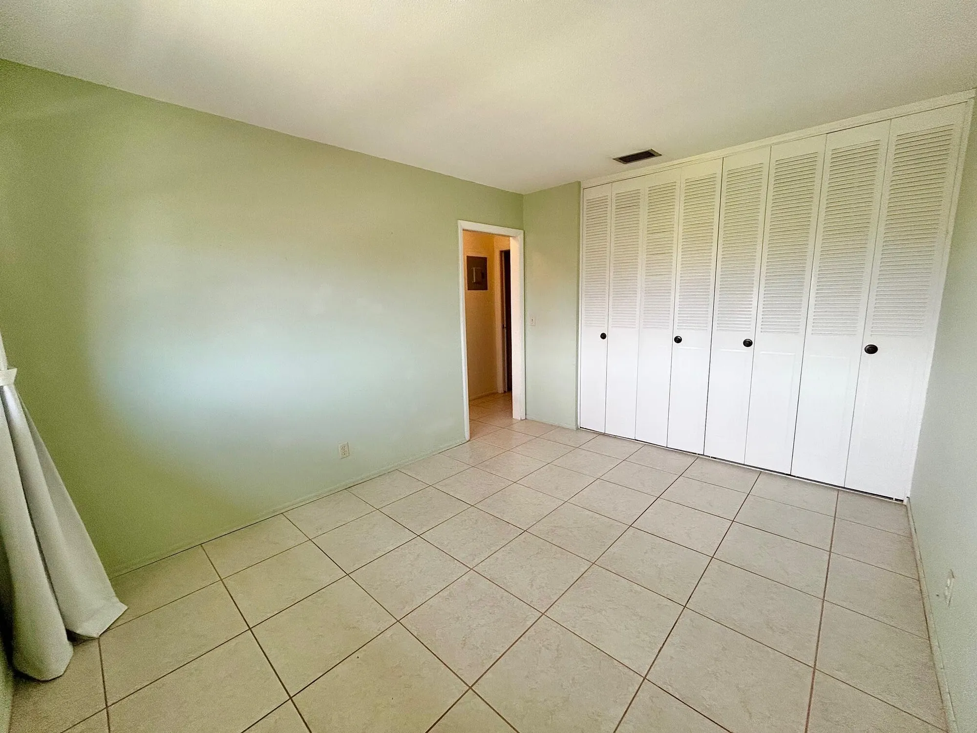 Property Slideshow image 13 of 43 | 2802 crosley dr d, West Palm Beach, FL, 33415