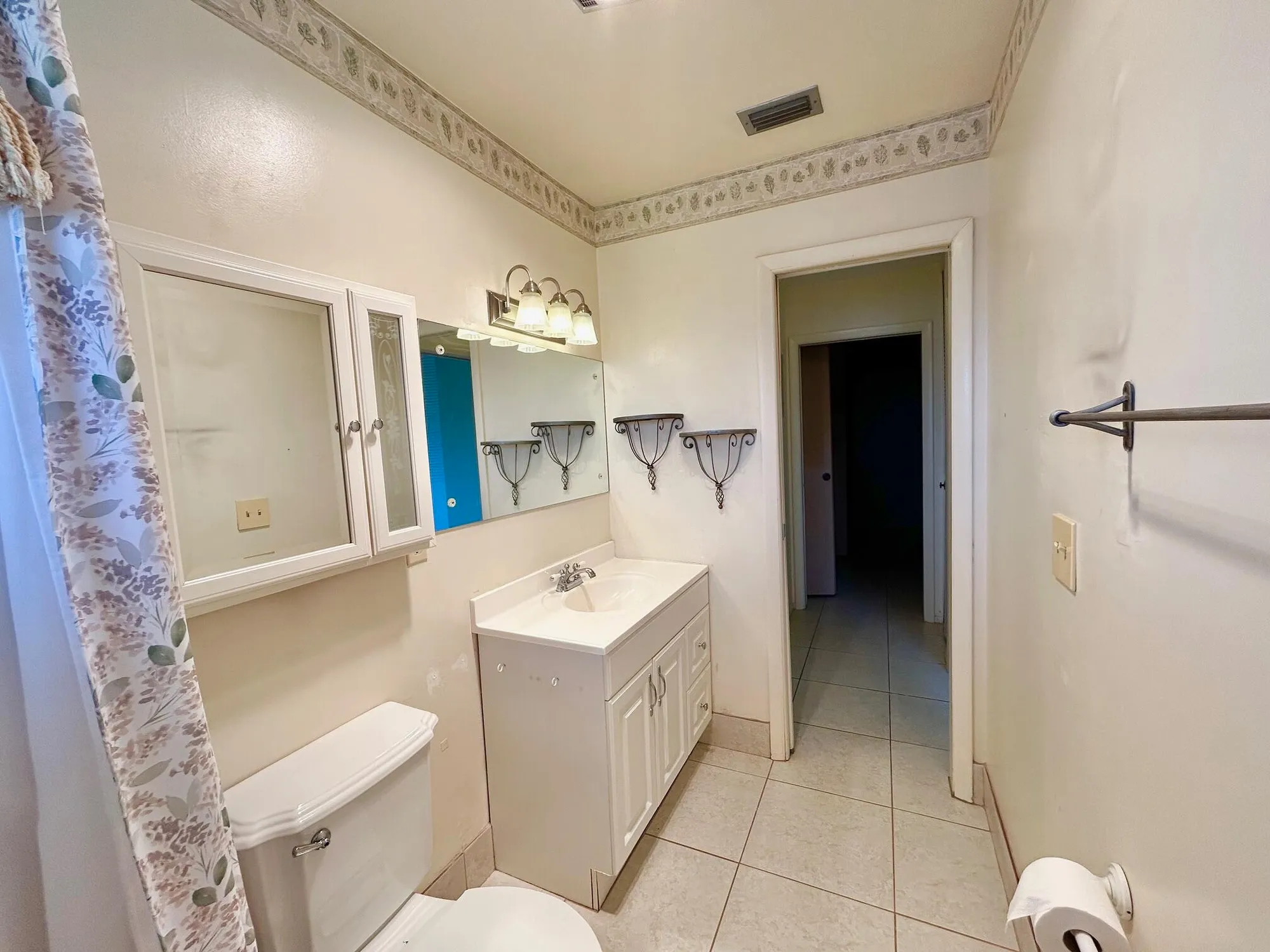 Property Slideshow image 10 of 43 | 2802 crosley dr d, West Palm Beach, FL, 33415