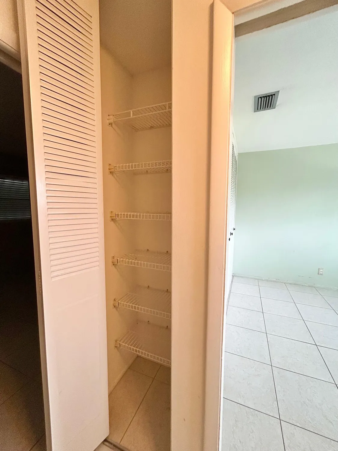 Property Slideshow image 9 of 43 | 2802 crosley dr d, West Palm Beach, FL, 33415