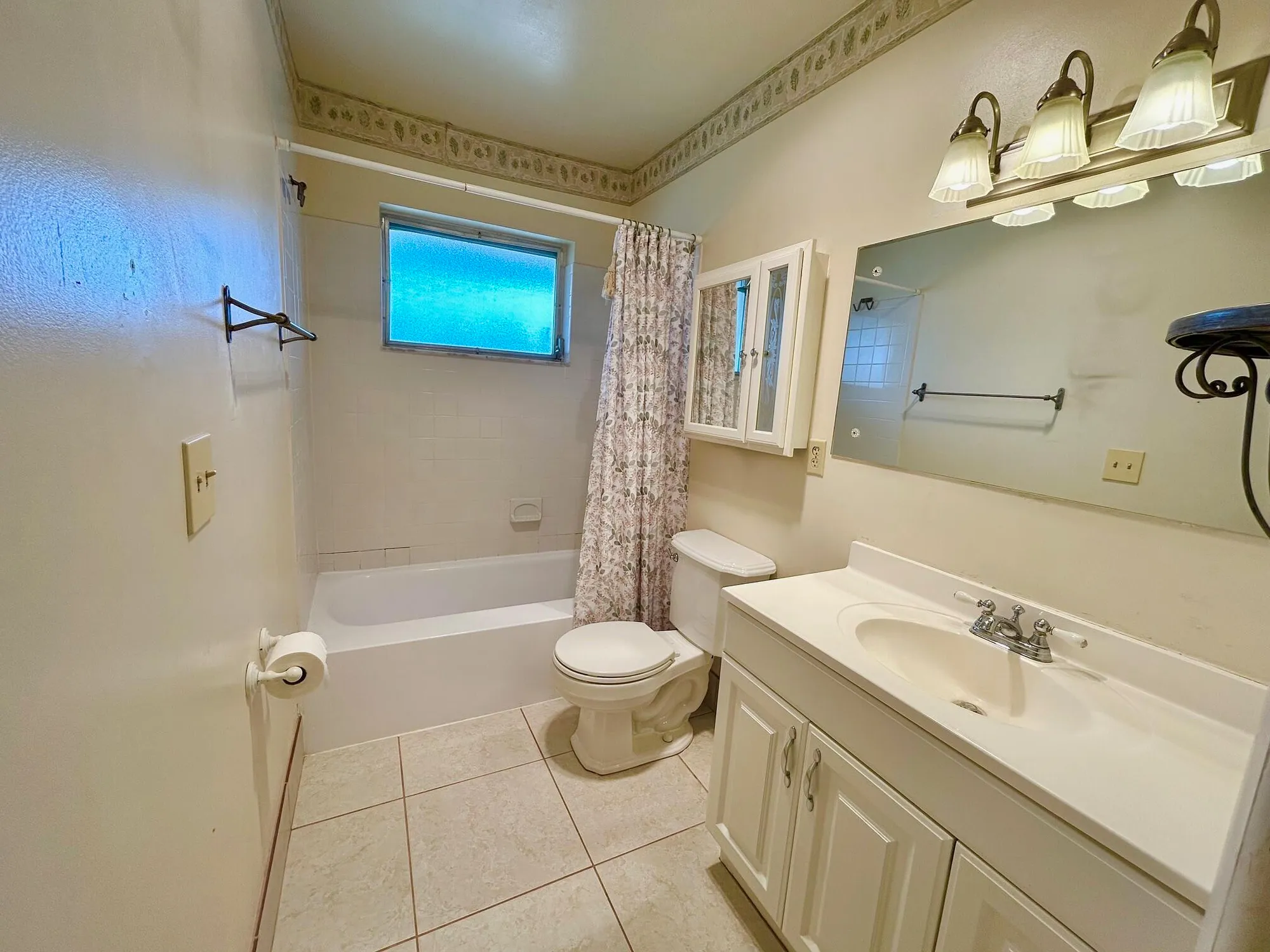 Property Slideshow image 11 of 43 | 2802 crosley dr d, West Palm Beach, FL, 33415