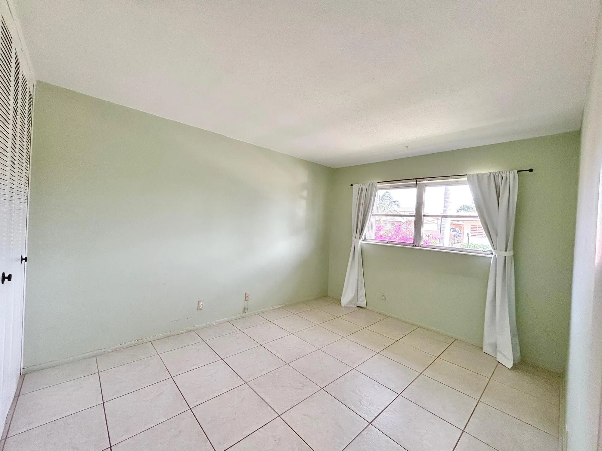 Property Slideshow image 12 of 43 | 2802 crosley dr d, West Palm Beach, FL, 33415