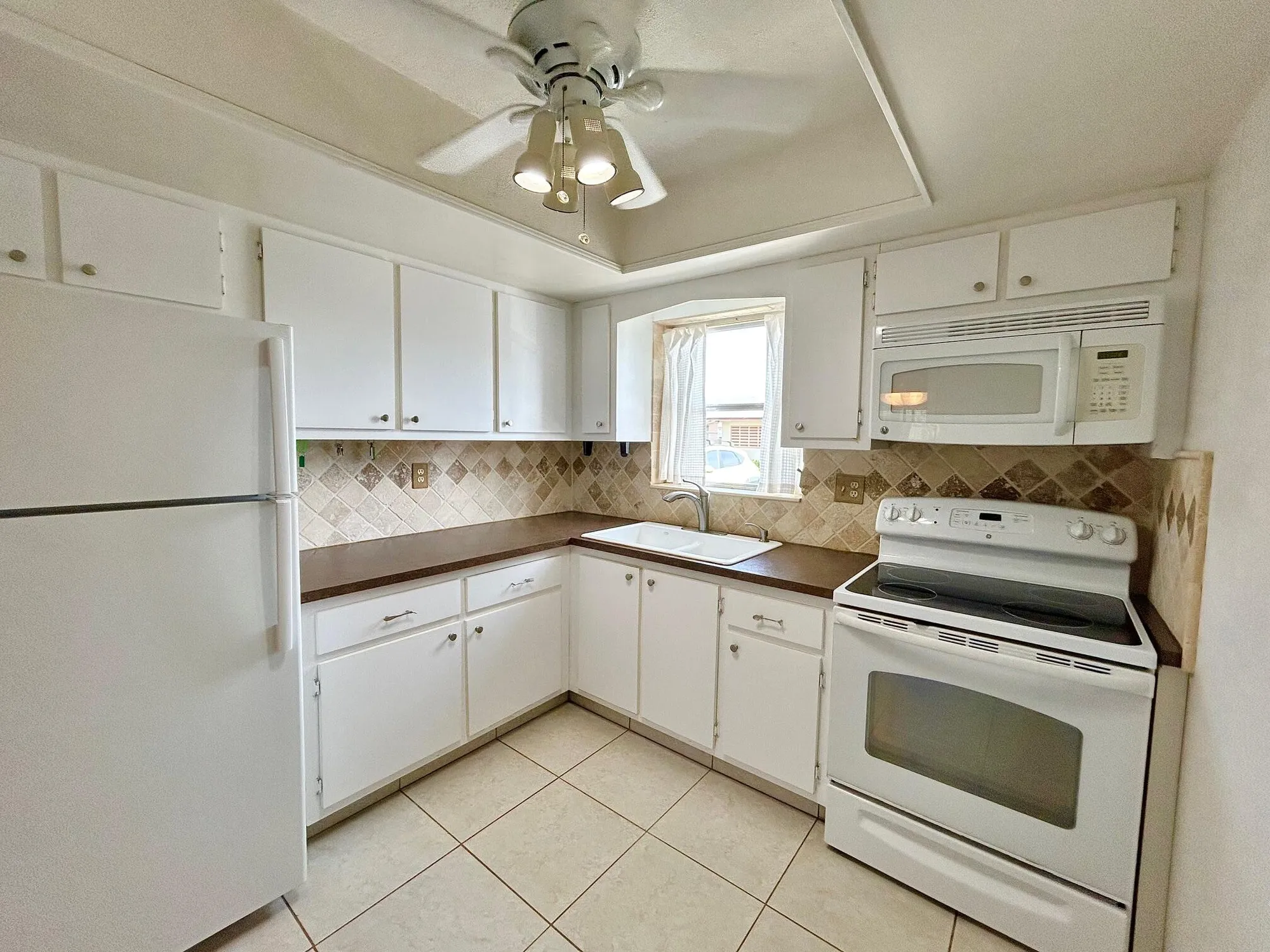 Property Slideshow image 2 of 43 | 2802 crosley dr d, West Palm Beach, FL, 33415