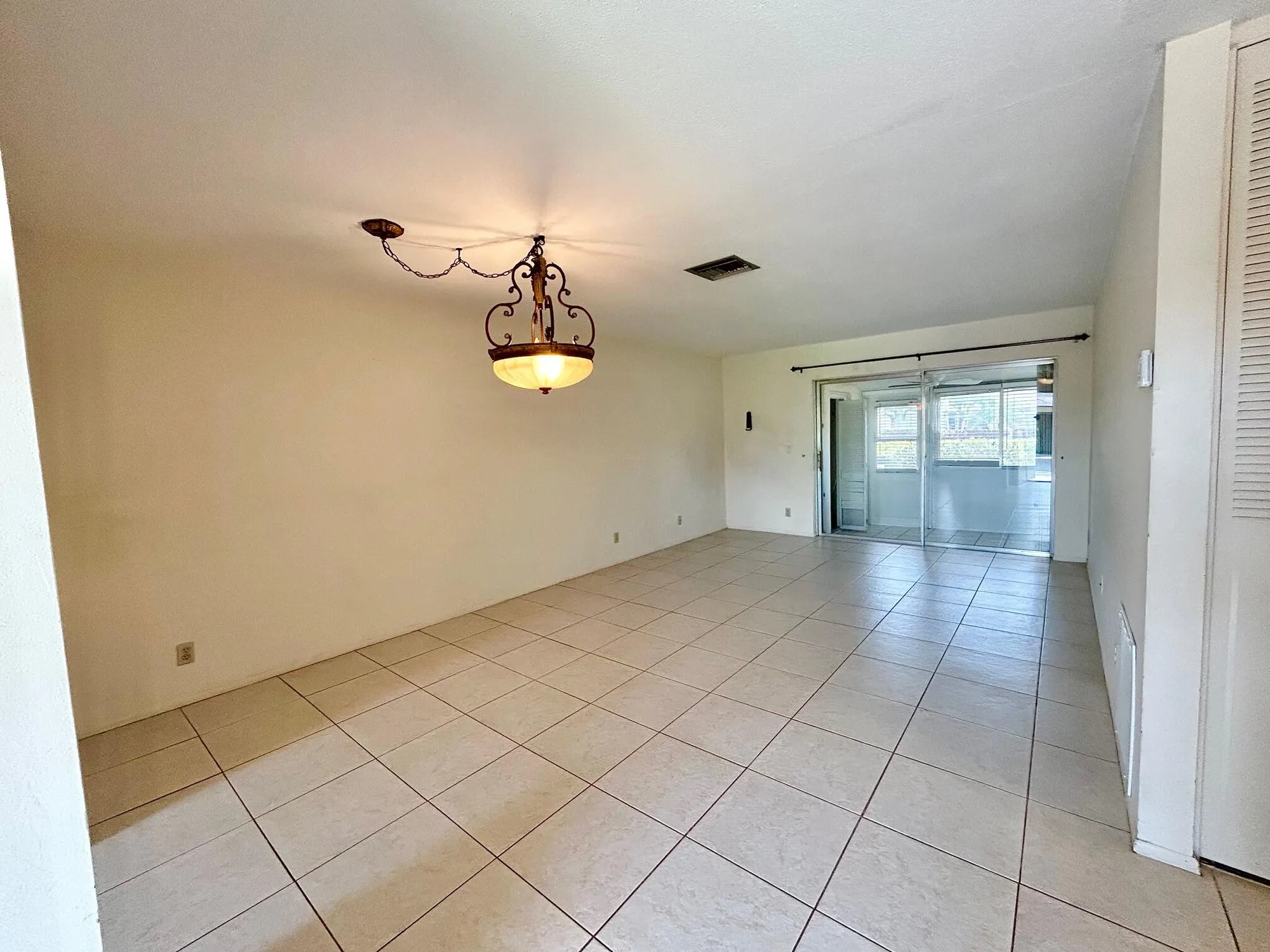 Property Slideshow image 7 of 43 | 2802 crosley dr d, West Palm Beach, FL, 33415