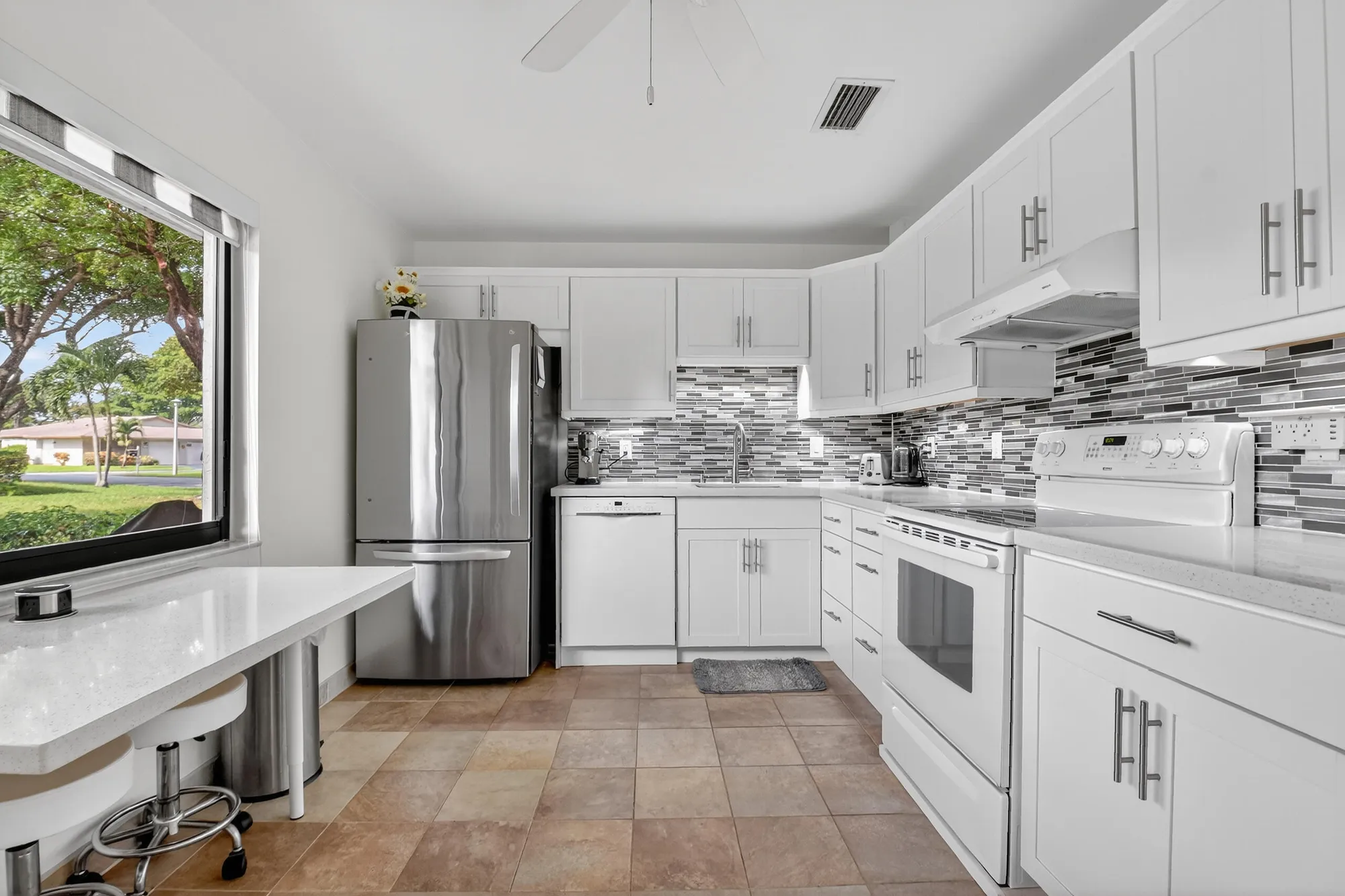 Property Slideshow image 7 of 30 | 1508 palmland dr, Boynton Beach, FL, 33436