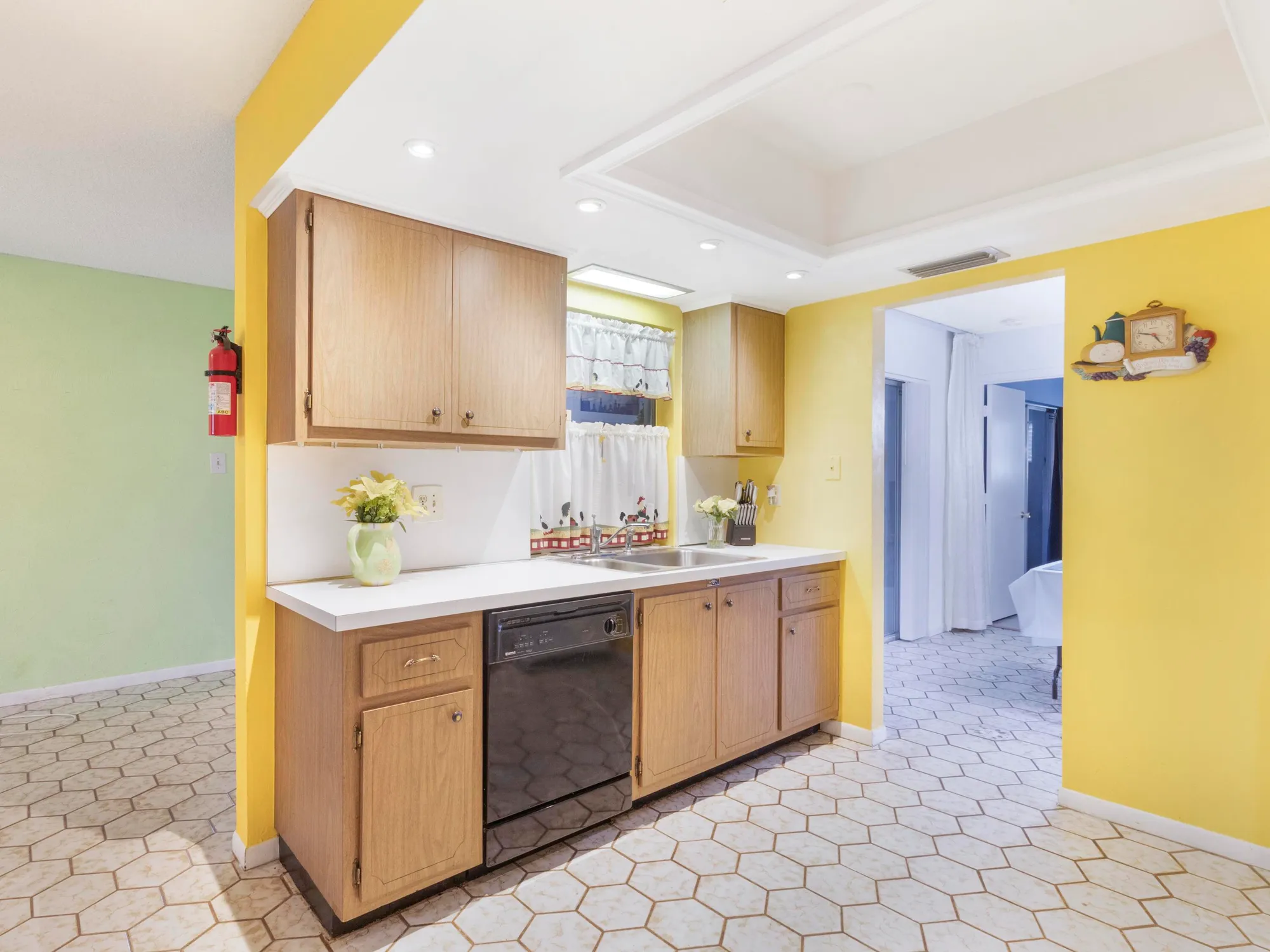 Property Slideshow image 10 of 39 | 6975 nw 12th st, Margate, FL, 33063