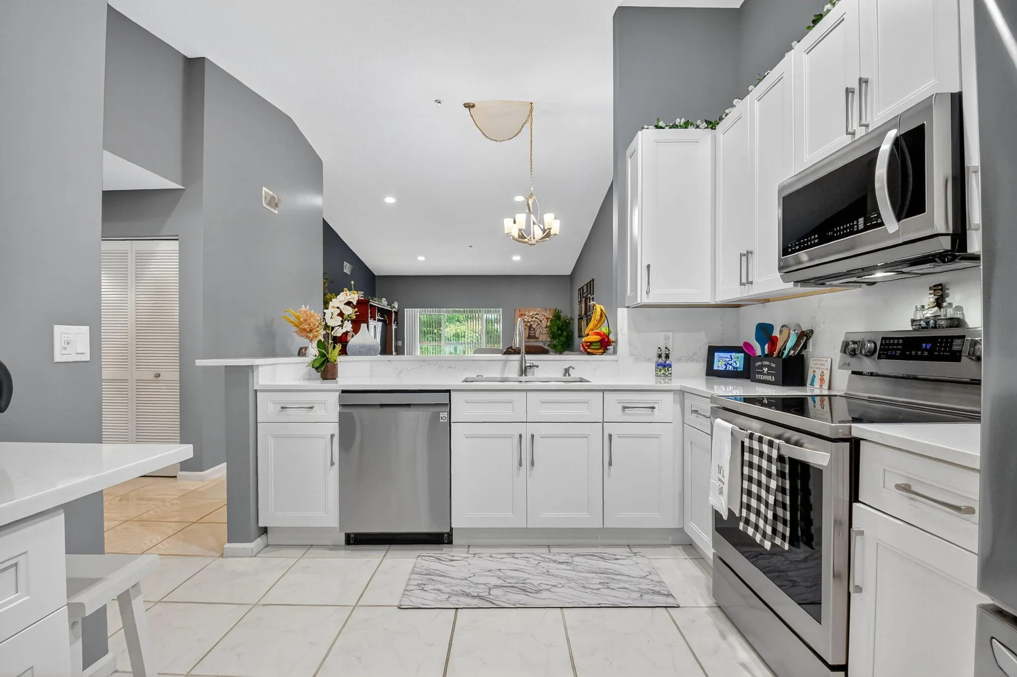 Property Slideshow image 10 of 77 | 5951 regal glen dr 201, Boynton Beach, FL, 33437