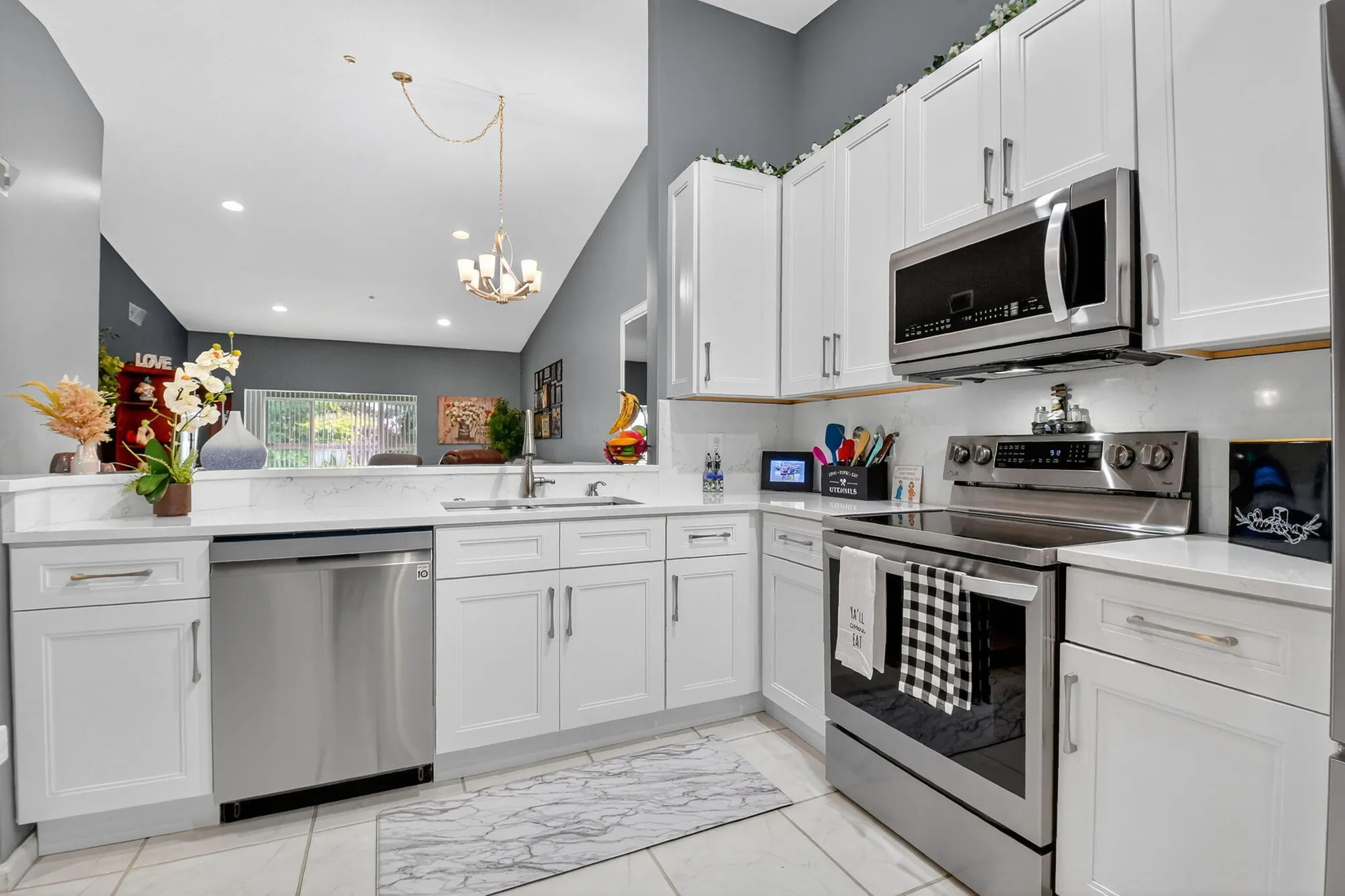 Property Slideshow image 11 of 77 | 5951 regal glen dr 201, Boynton Beach, FL, 33437