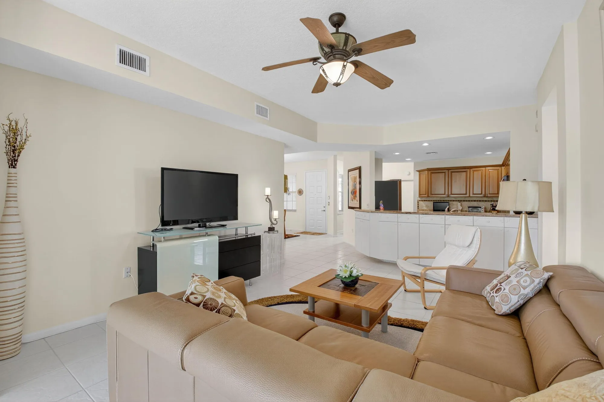 Property Slideshow image 12 of 54 | 12473 crystal pointe dr unit 101, Boynton Beach, FL, 33437