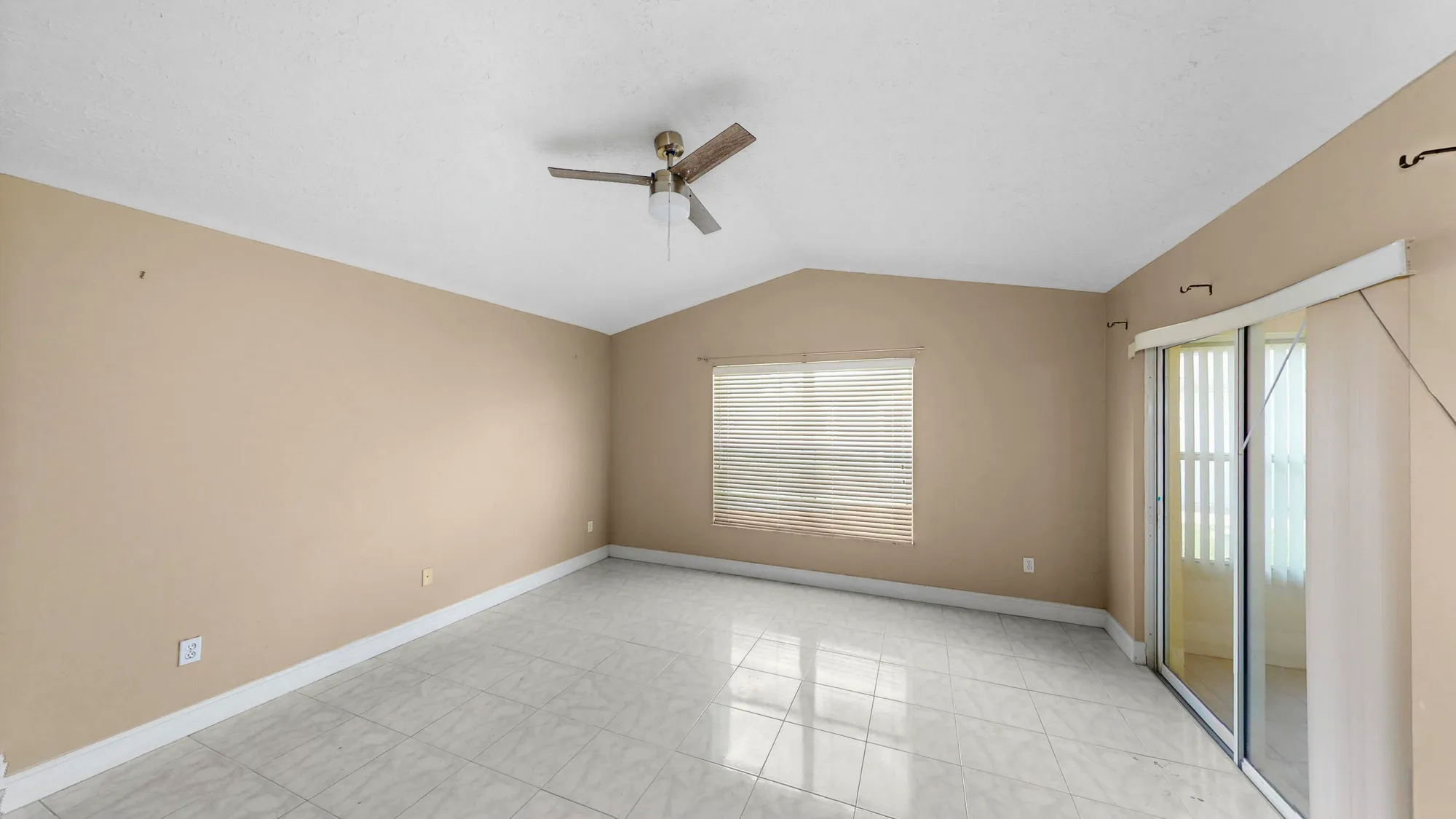 Property Slideshow image 5 of 23 | 413 european ln, Fort Pierce, FL, 34982