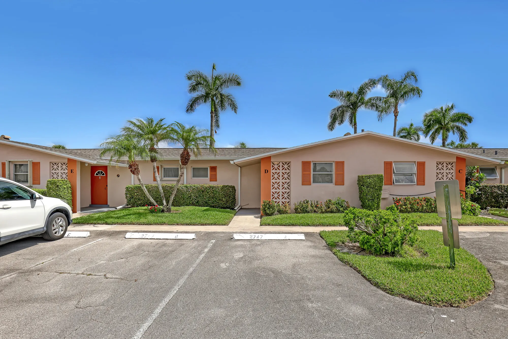 Property Slideshow image 2 of 74 | 2747 dudley dr d, West Palm Beach, FL, 33415