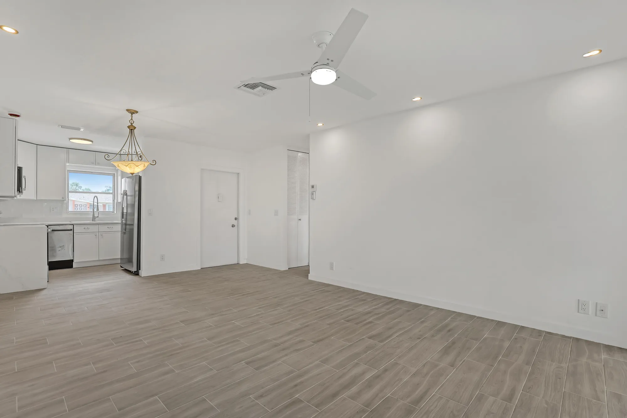 Property Slideshow image 11 of 74 | 2747 dudley dr d, West Palm Beach, FL, 33415