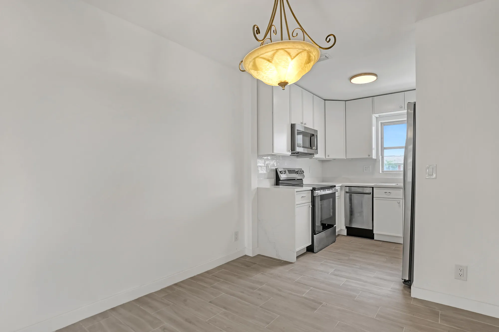 Property Slideshow image 18 of 74 | 2747 dudley dr d, West Palm Beach, FL, 33415