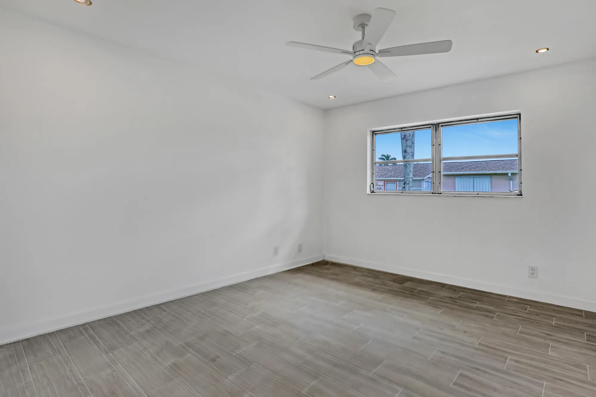 Property Slideshow image 30 of 74 | 2747 dudley dr d, West Palm Beach, FL, 33415