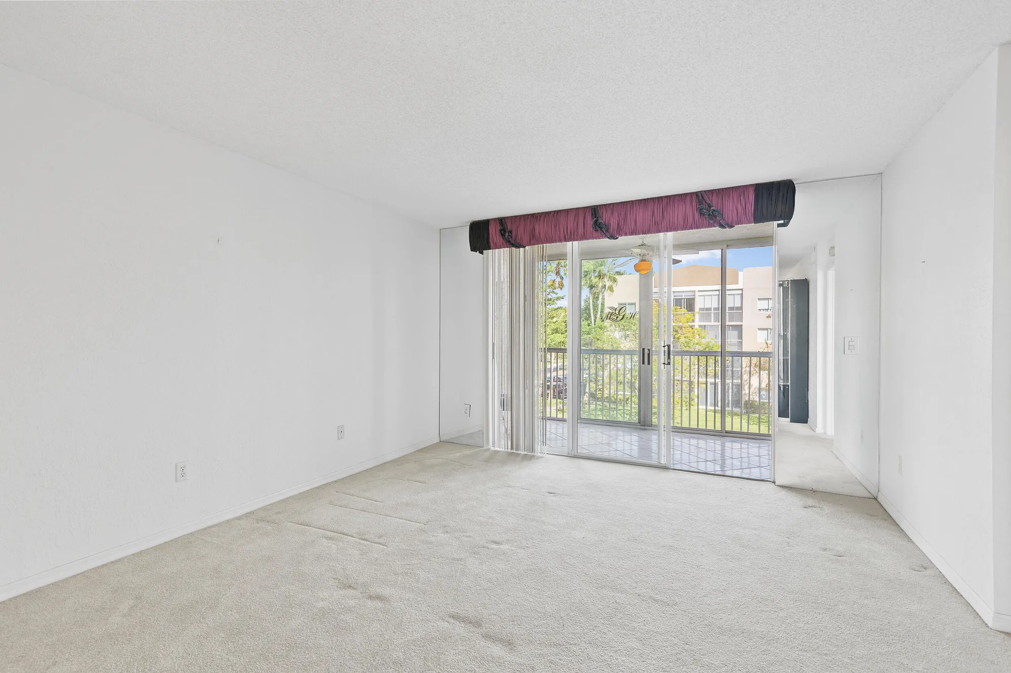 Property Slideshow image 8 of 37 | 7450 trent dr 302, Tamarac, FL, 33321