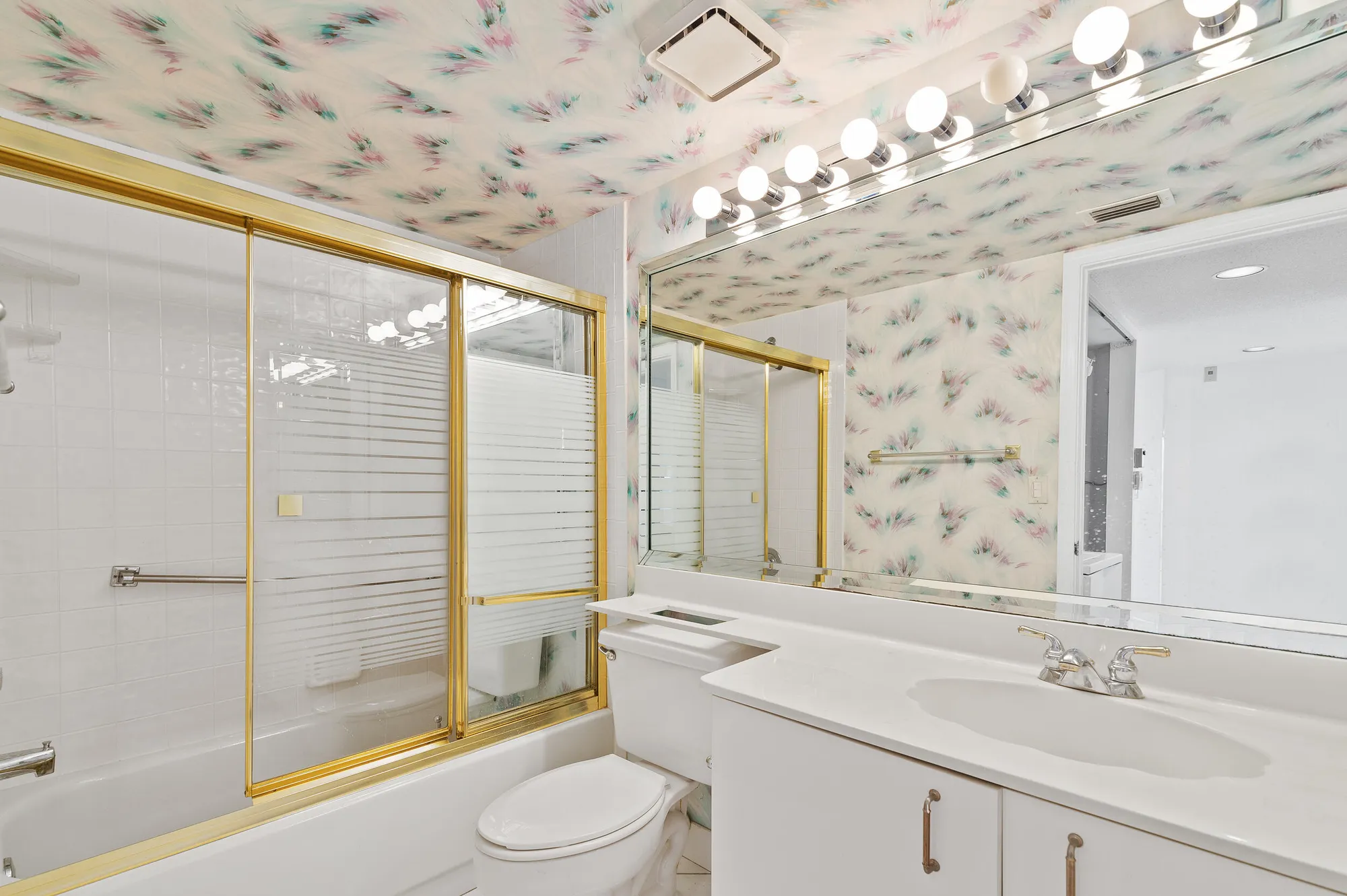 Property Slideshow image 21 of 37 | 7450 trent dr 302, Tamarac, FL, 33321