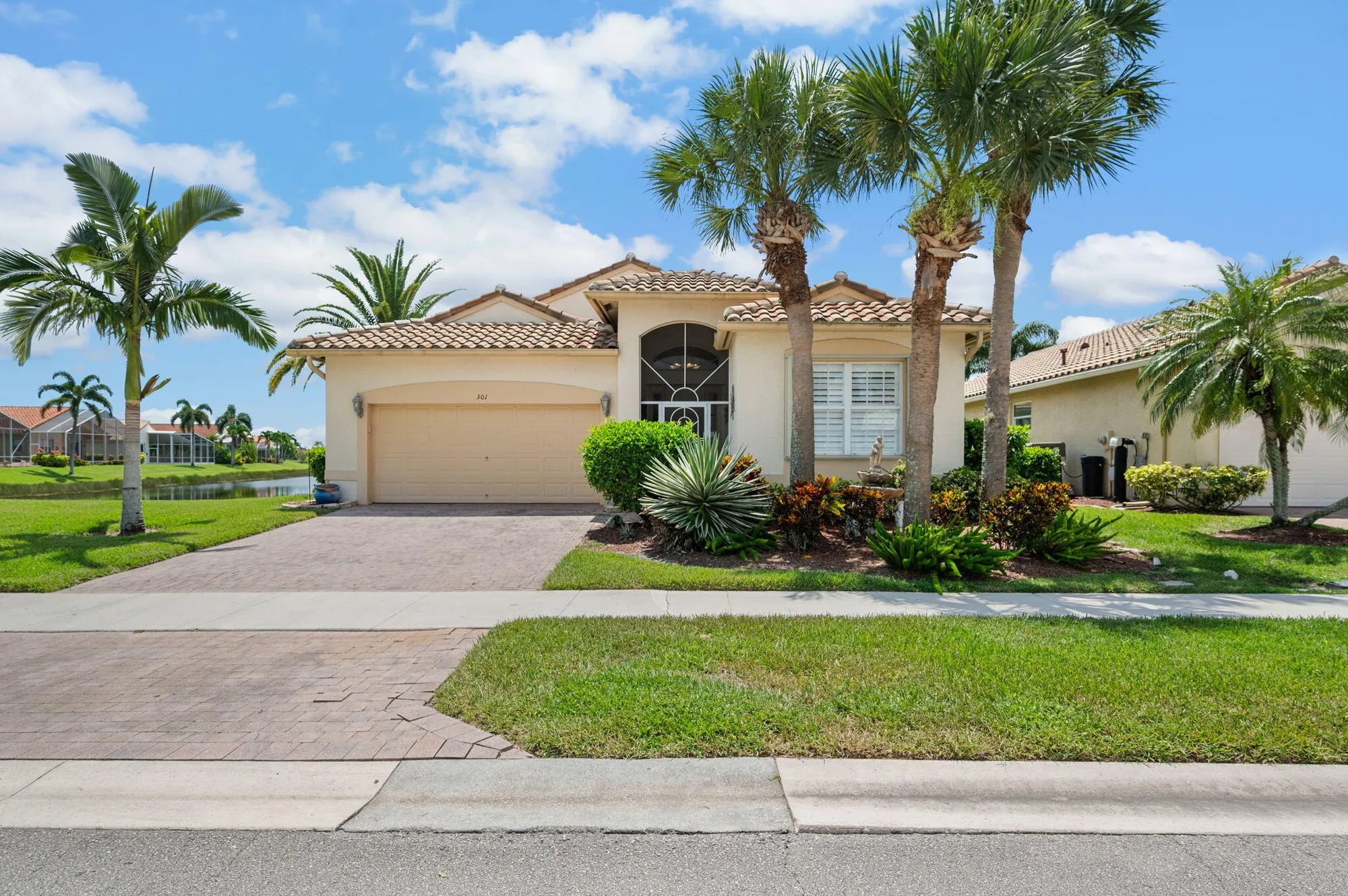 Property Slideshow image 2 of 41 | 301 nw clearview ct, Port Saint Lucie, FL, 34986