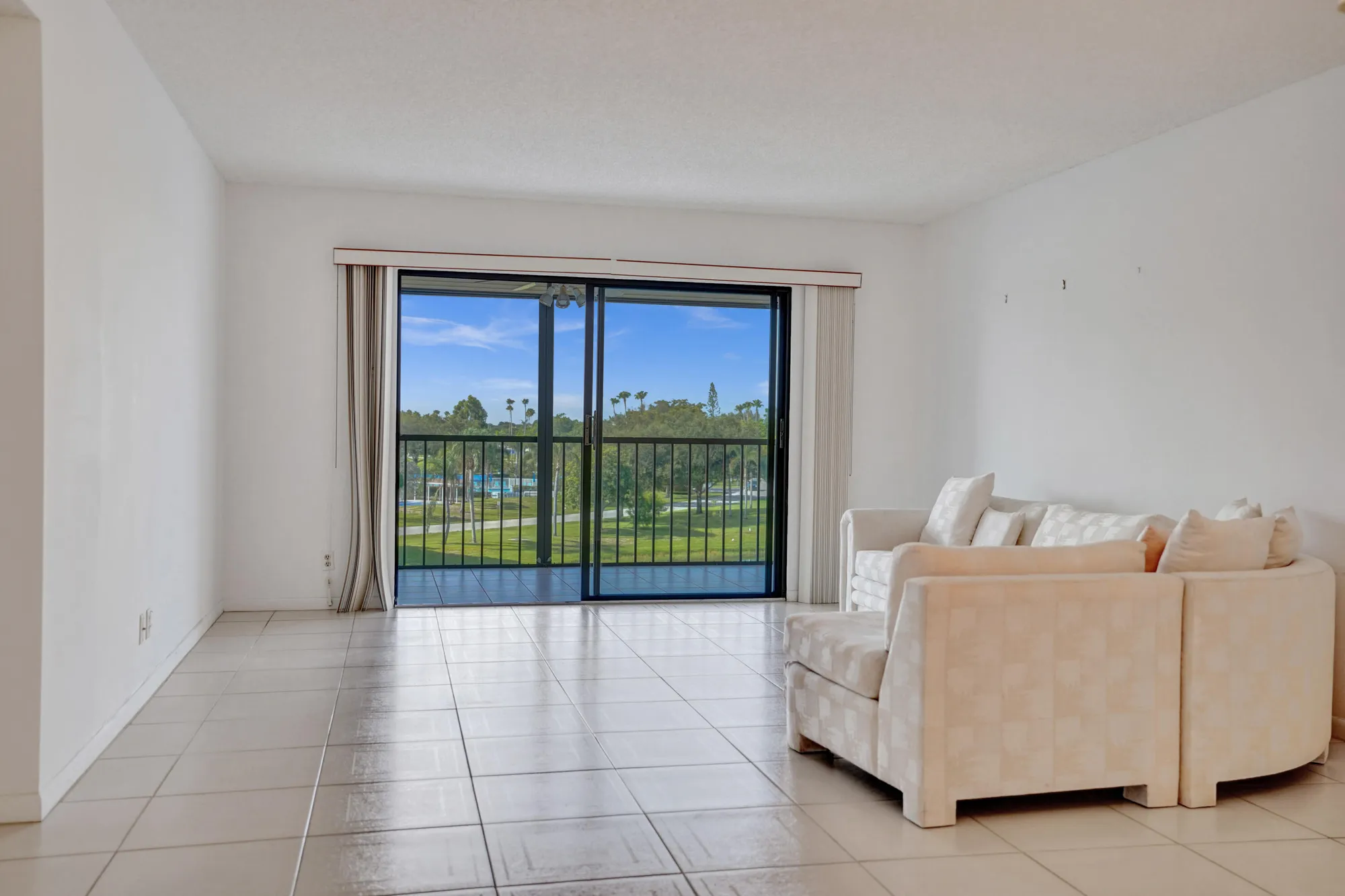 Property Slideshow image 10 of 60 | 7320 amberly ln apt 406, Delray Beach, FL, 33446