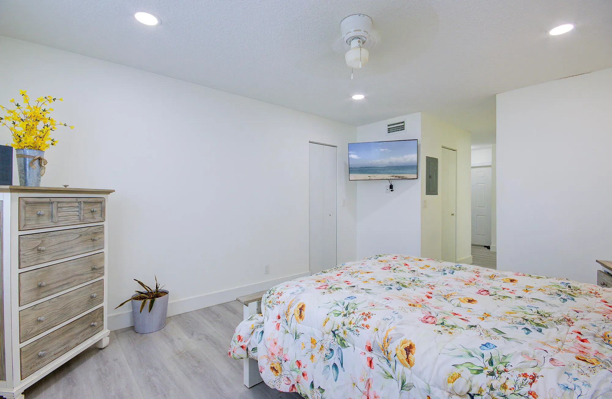 Property Slideshow image 13 of 20 | 11 colonial club dr 302, Boynton Beach, FL, 33435