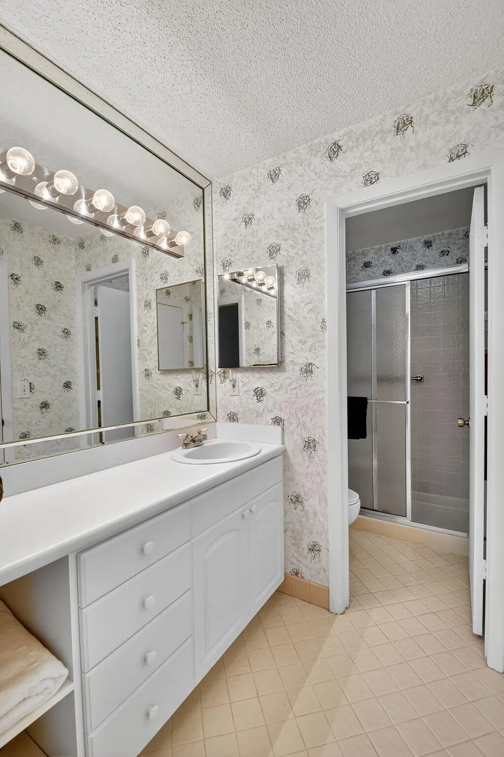 Property Slideshow image 28 of 75 | 3066 lucerne park dr, Greenacres, FL, 33467