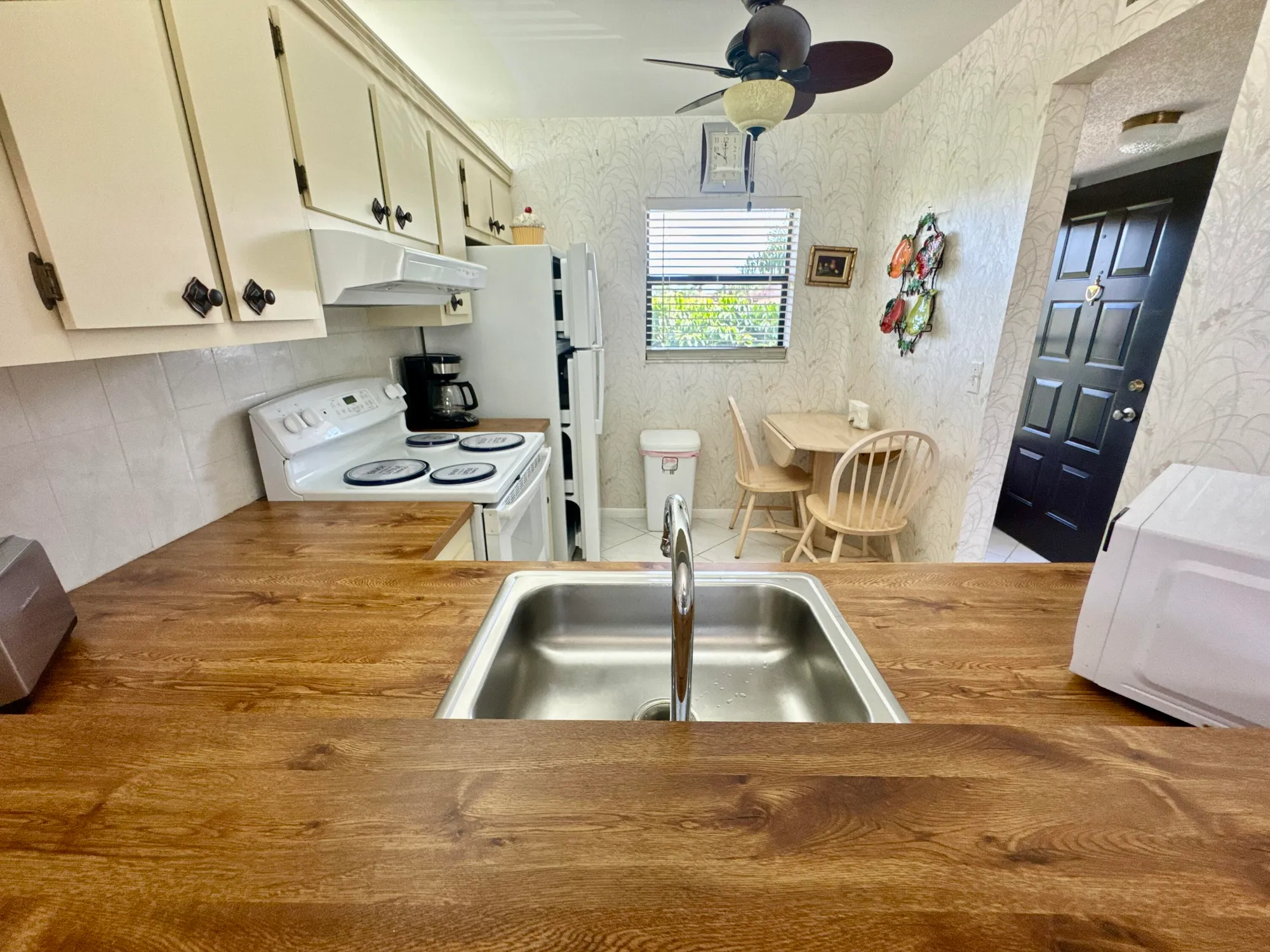 Property Slideshow image 9 of 46 | 7214 golf colony ct 205, Lake Worth, FL, 33467