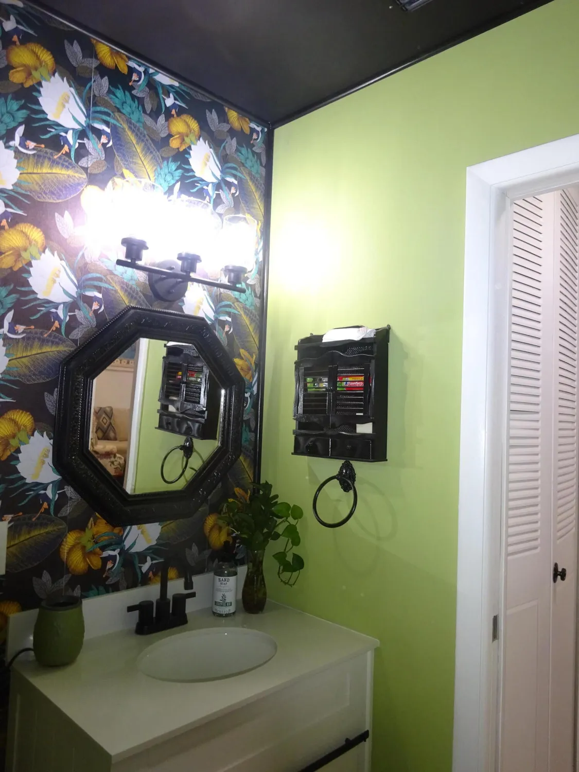 Property Slideshow image 7 of 21 | 2864 crosley dr a, West Palm Beach, FL, 33415