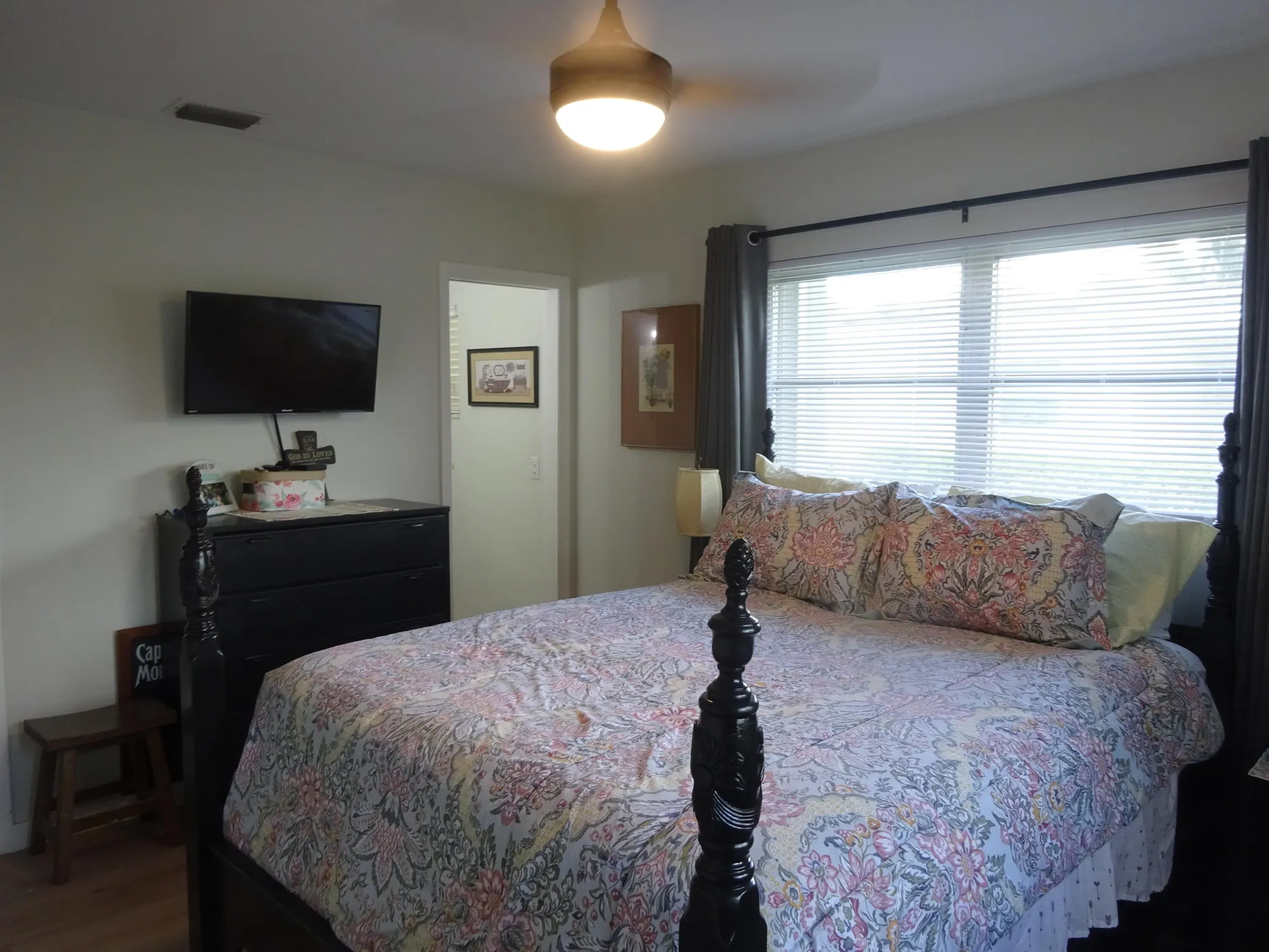 Property Slideshow image 8 of 21 | 2864 crosley dr a, West Palm Beach, FL, 33415