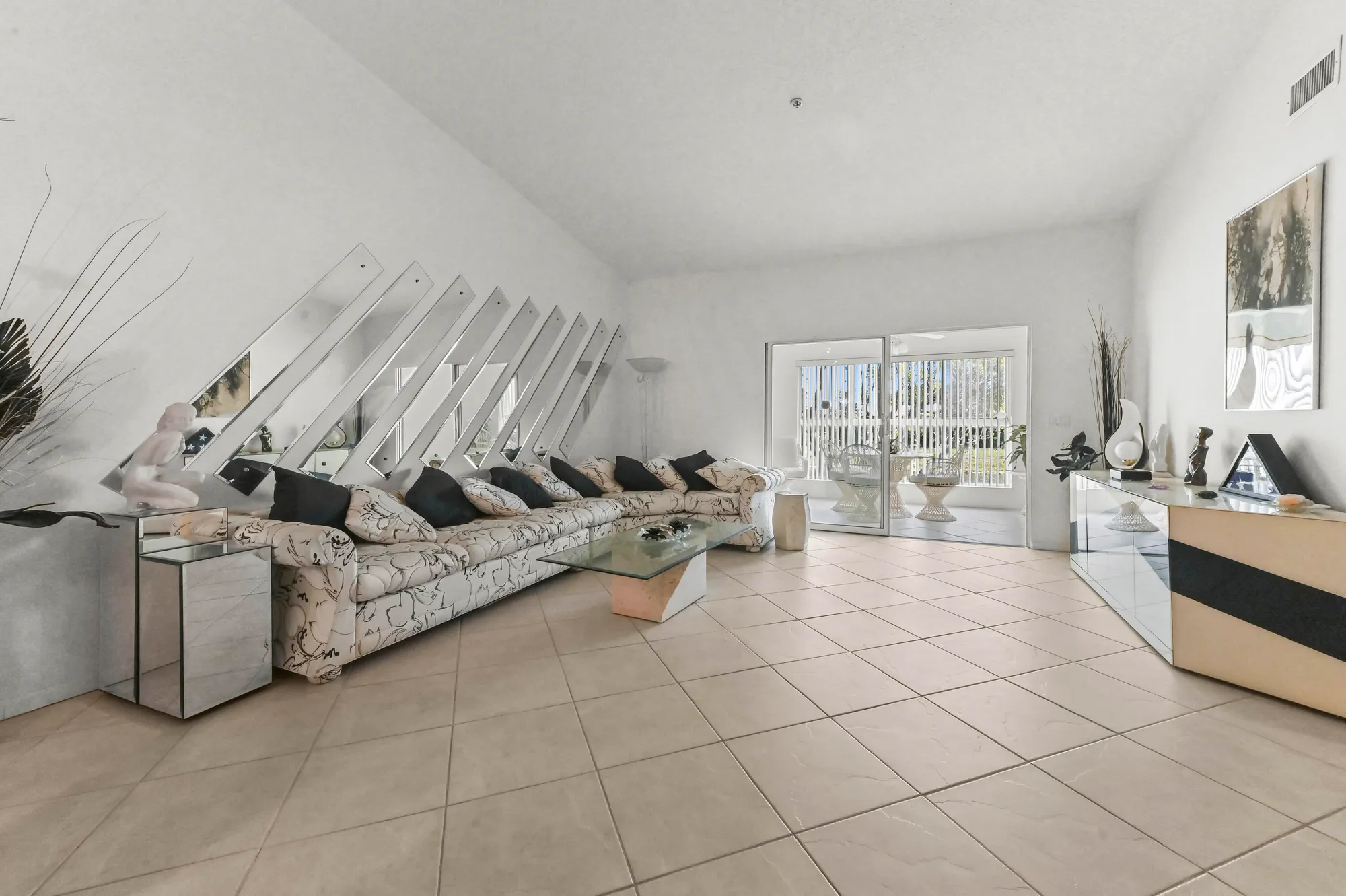 Property Slideshow image 11 of 49 | 5952 regal glen dr 207, Boynton Beach, FL, 33437